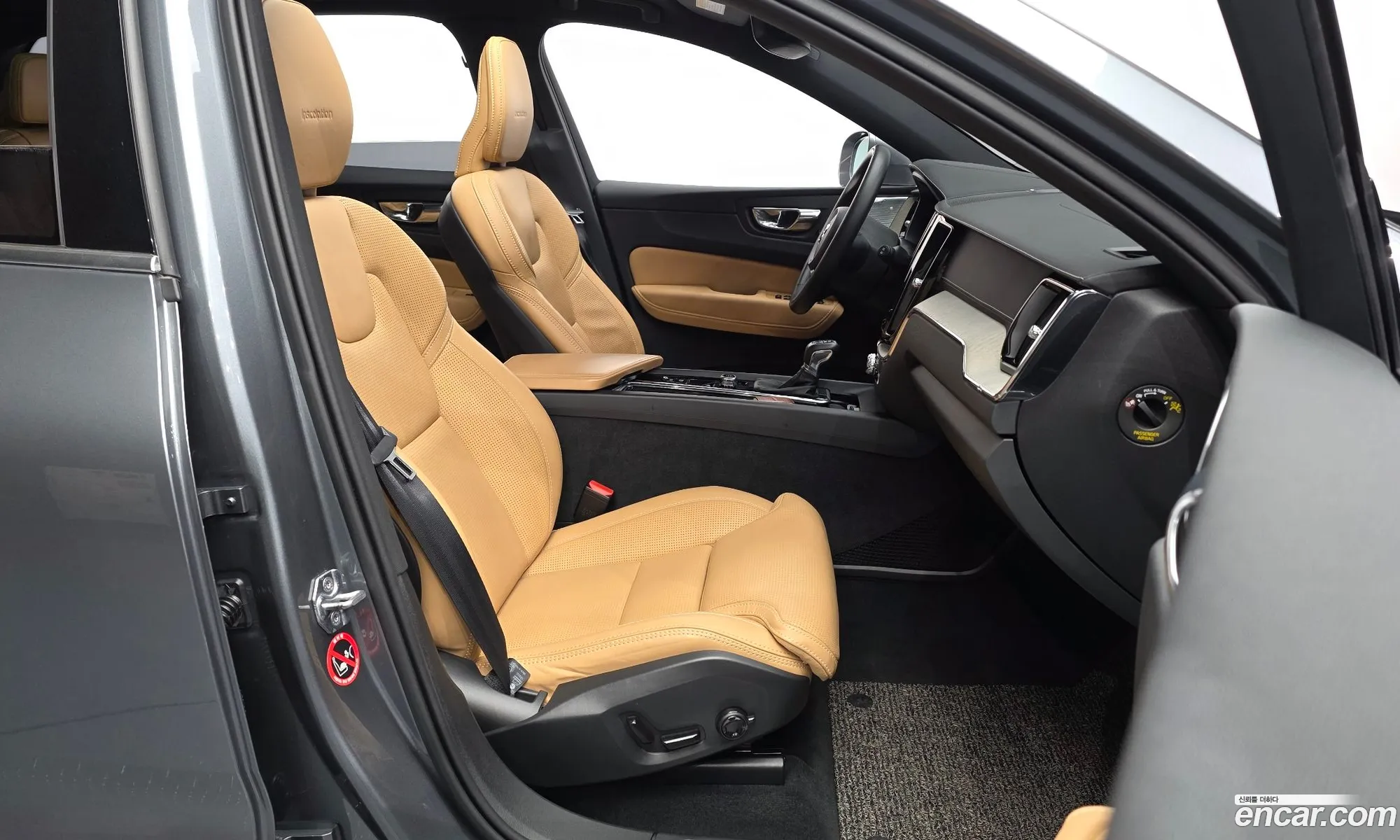 Volvo XC60 2020 — 36