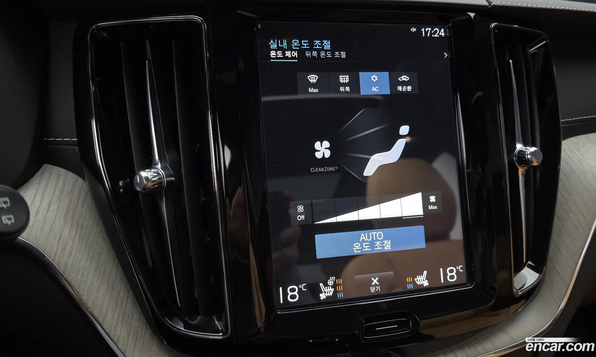 Volvo XC60 2020 — 32