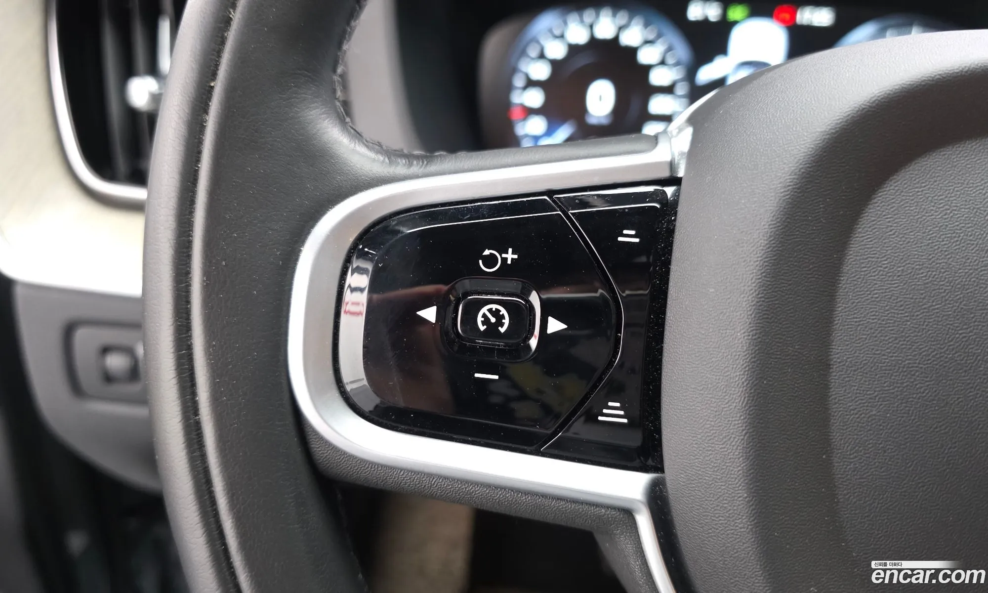 Volvo XC60 2020 — 25