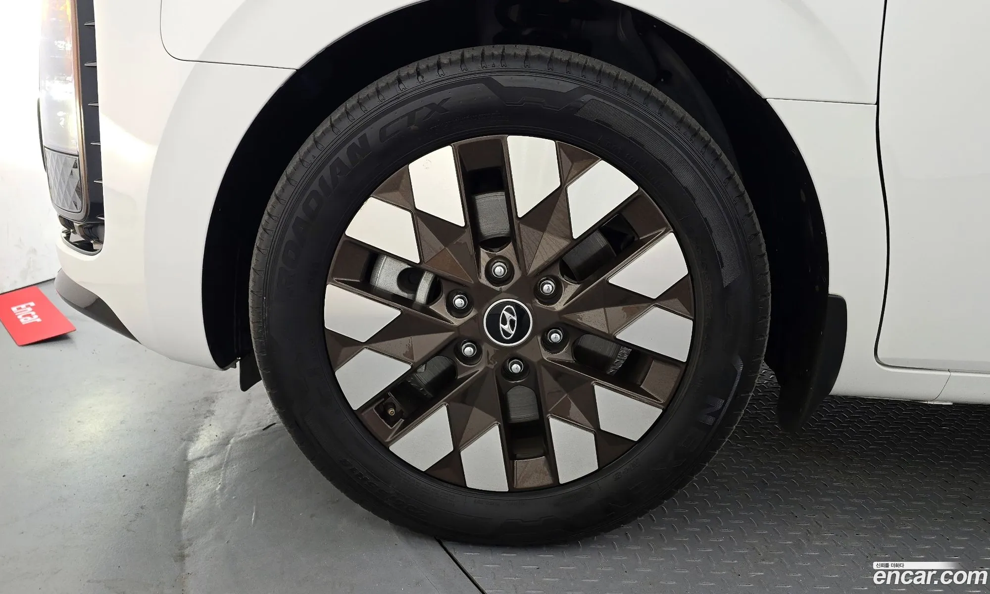 Hyundai Staria 2024 — 27
