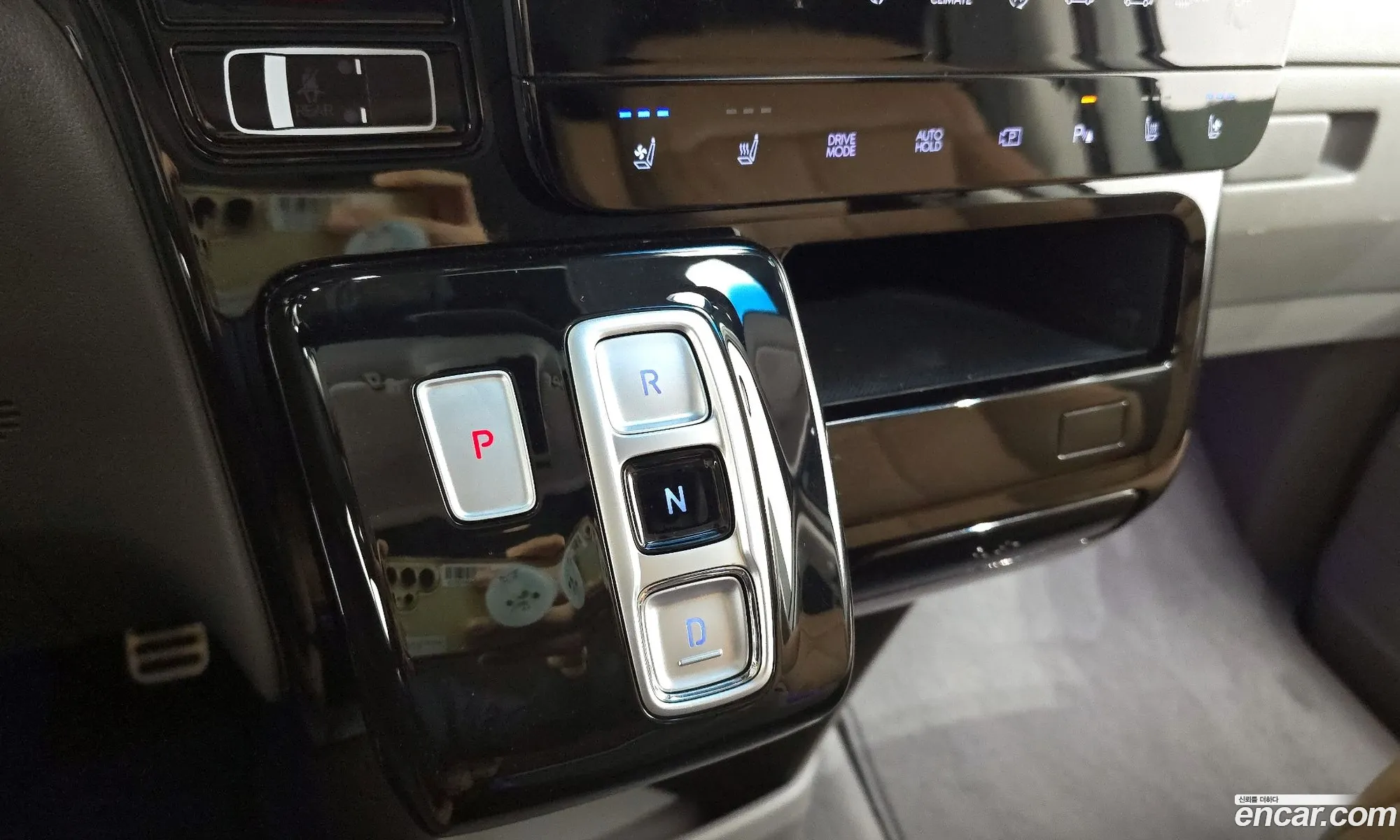 Hyundai Staria 2024 — 34