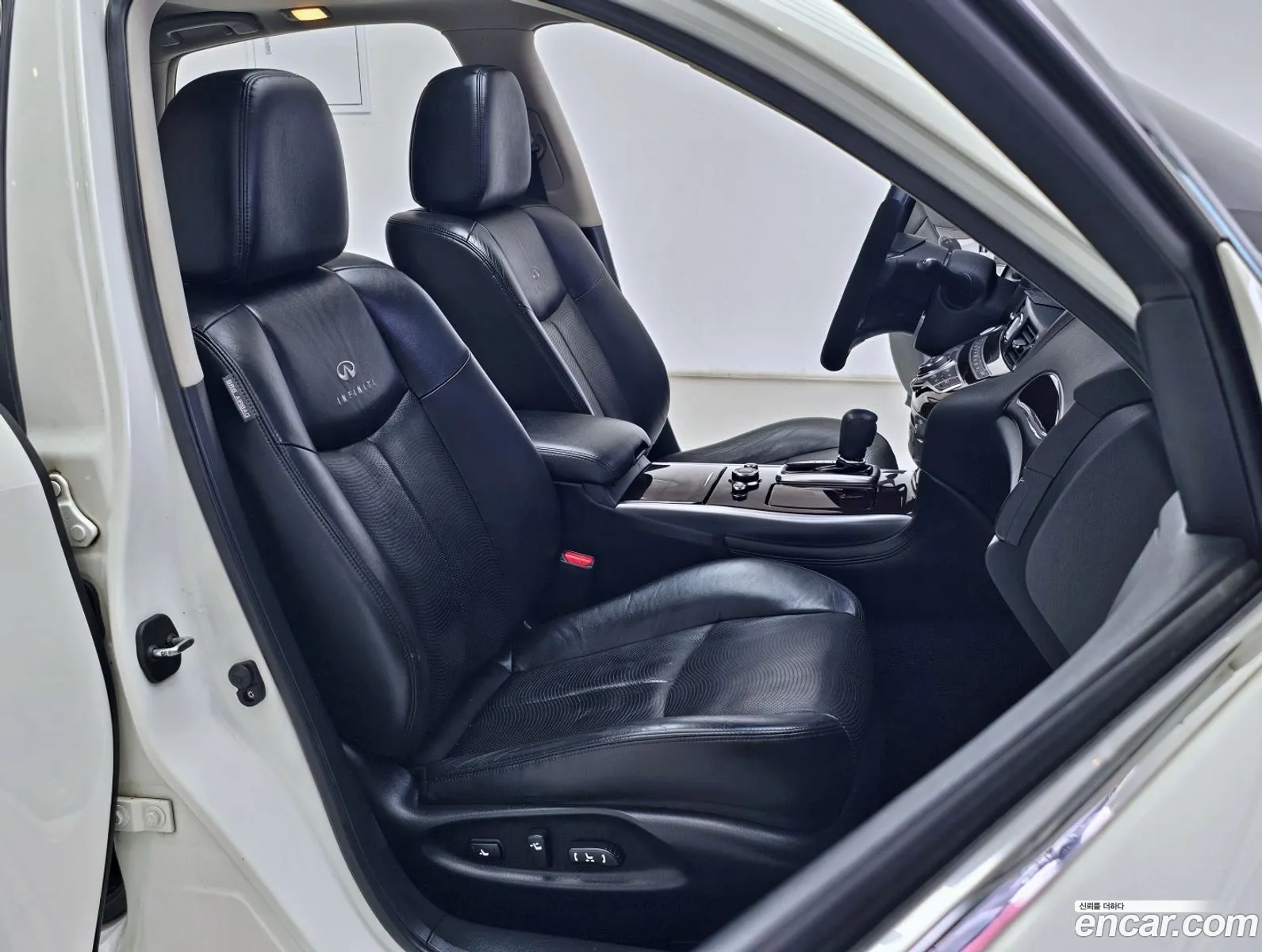Infiniti M37 2010 — 18