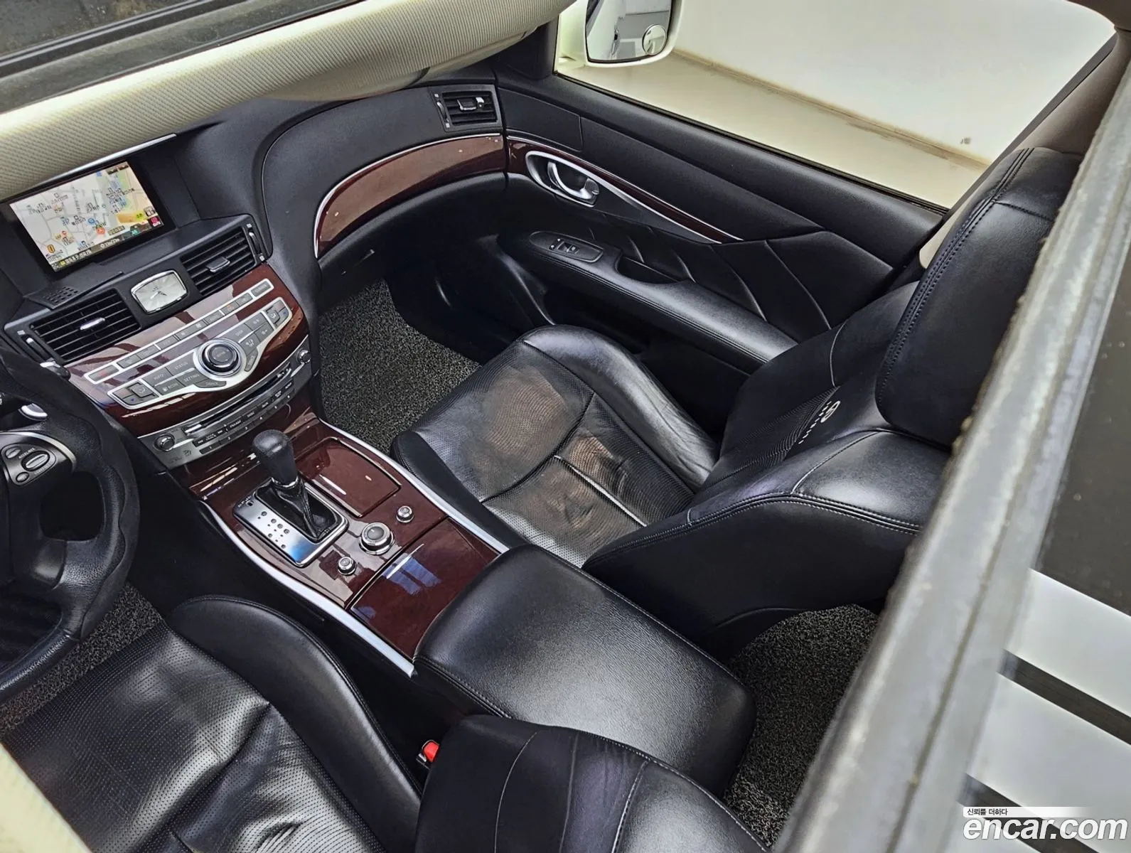 Infiniti M37 2010 — 12