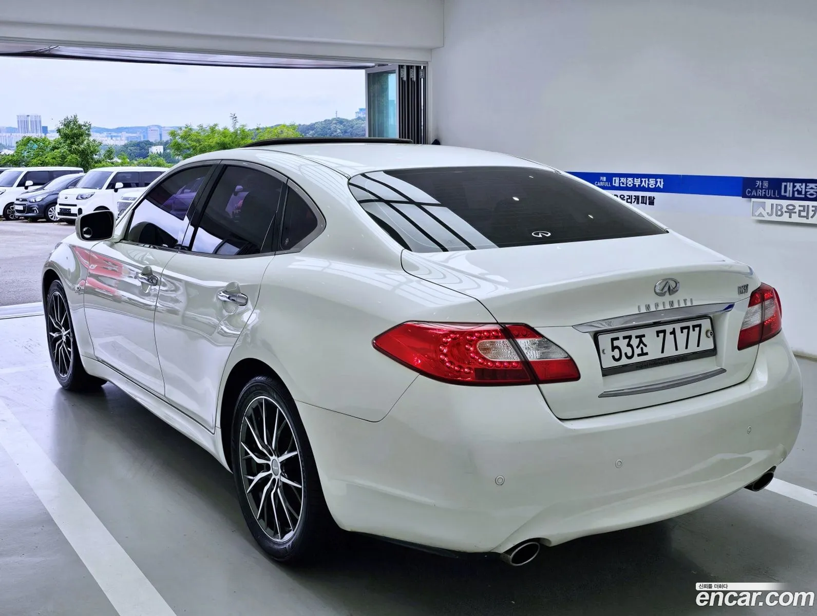 Infiniti M37 2010 — 11