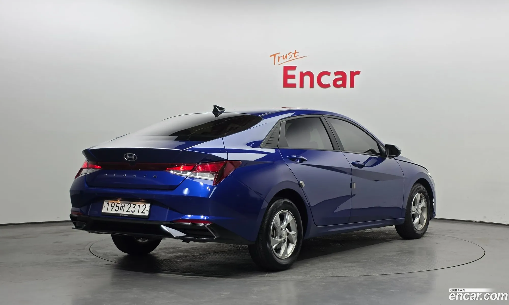Hyundai Elantra 2022 — 17