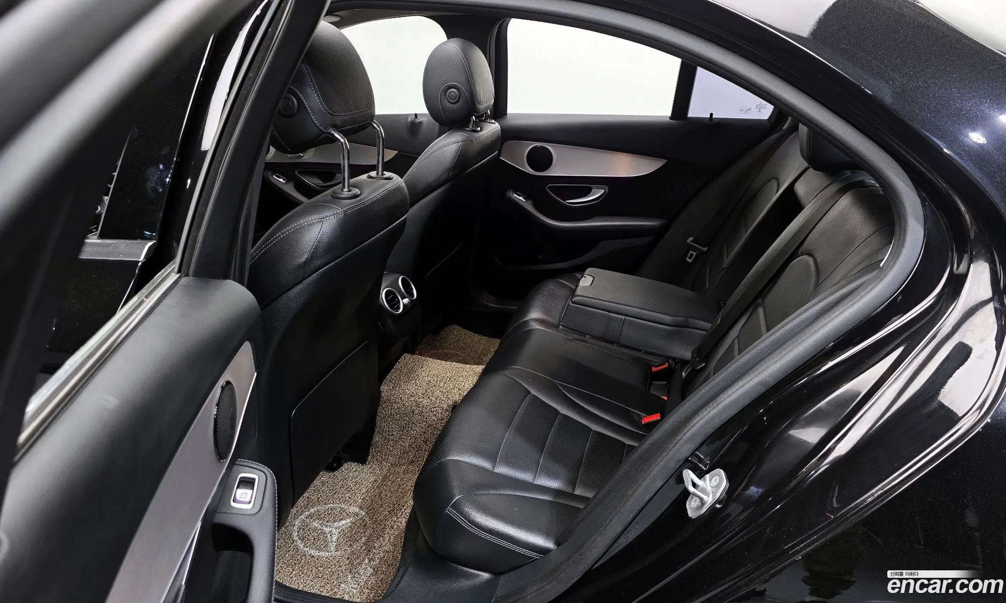 Mercedes-Benz C-Class W205 2020 — 19