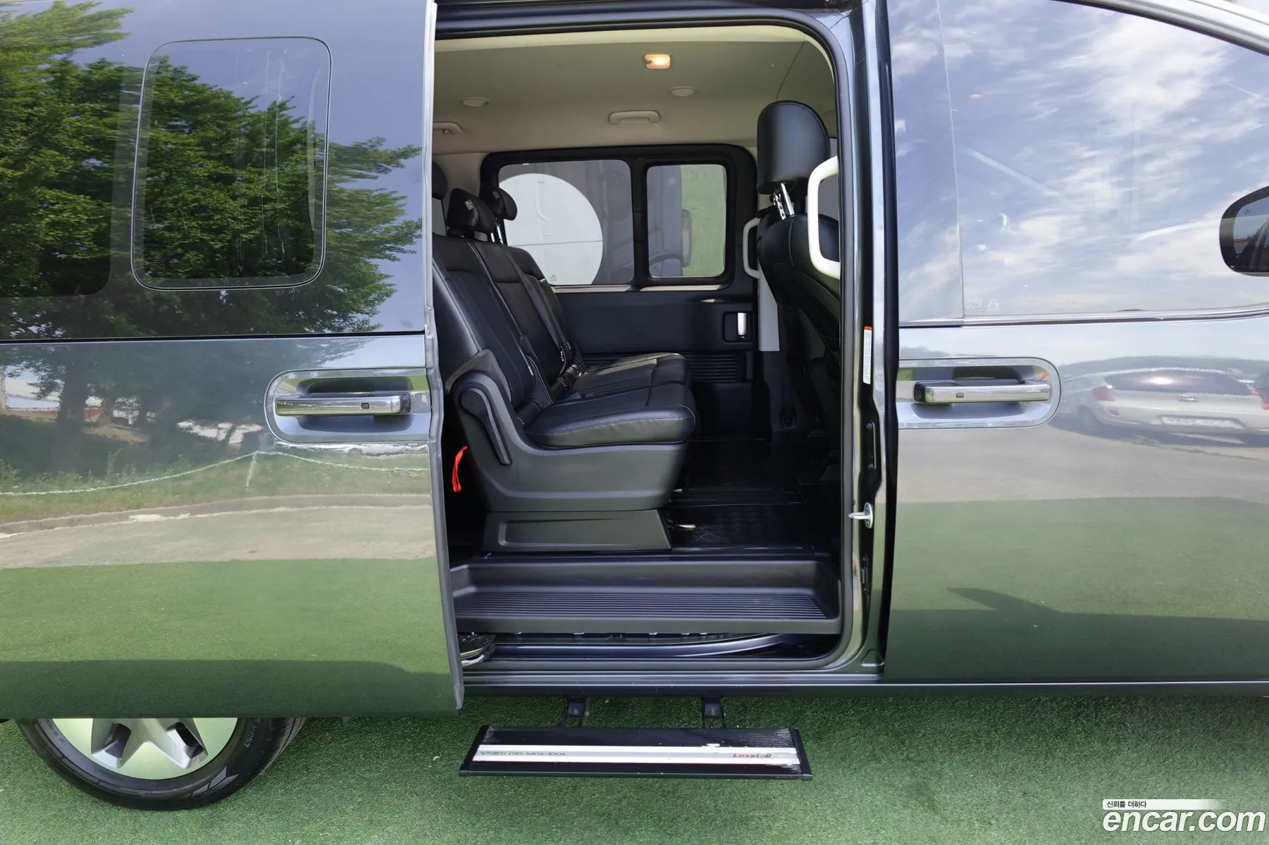 Hyundai Staria 2023 — 3