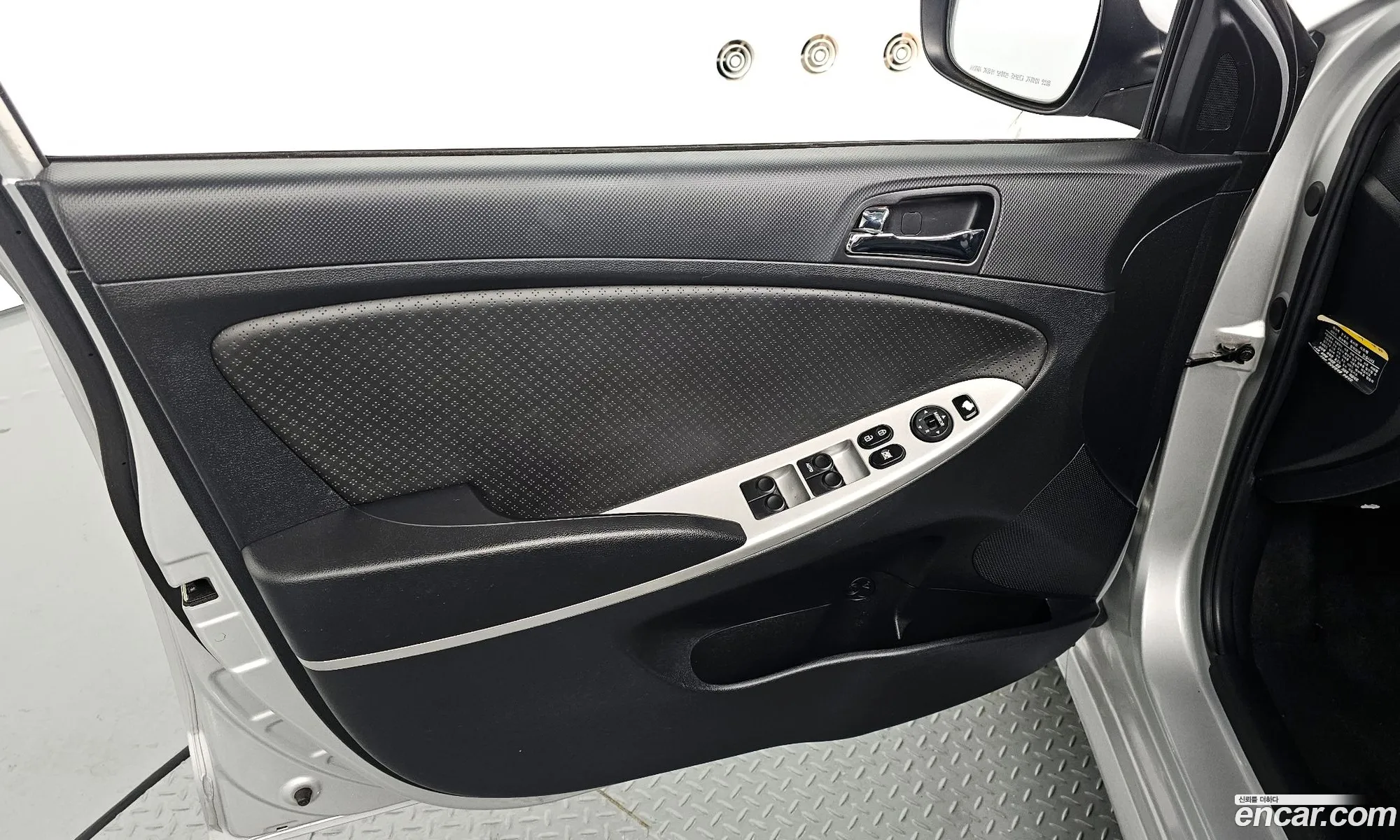 Hyundai Accent 2011 — 11