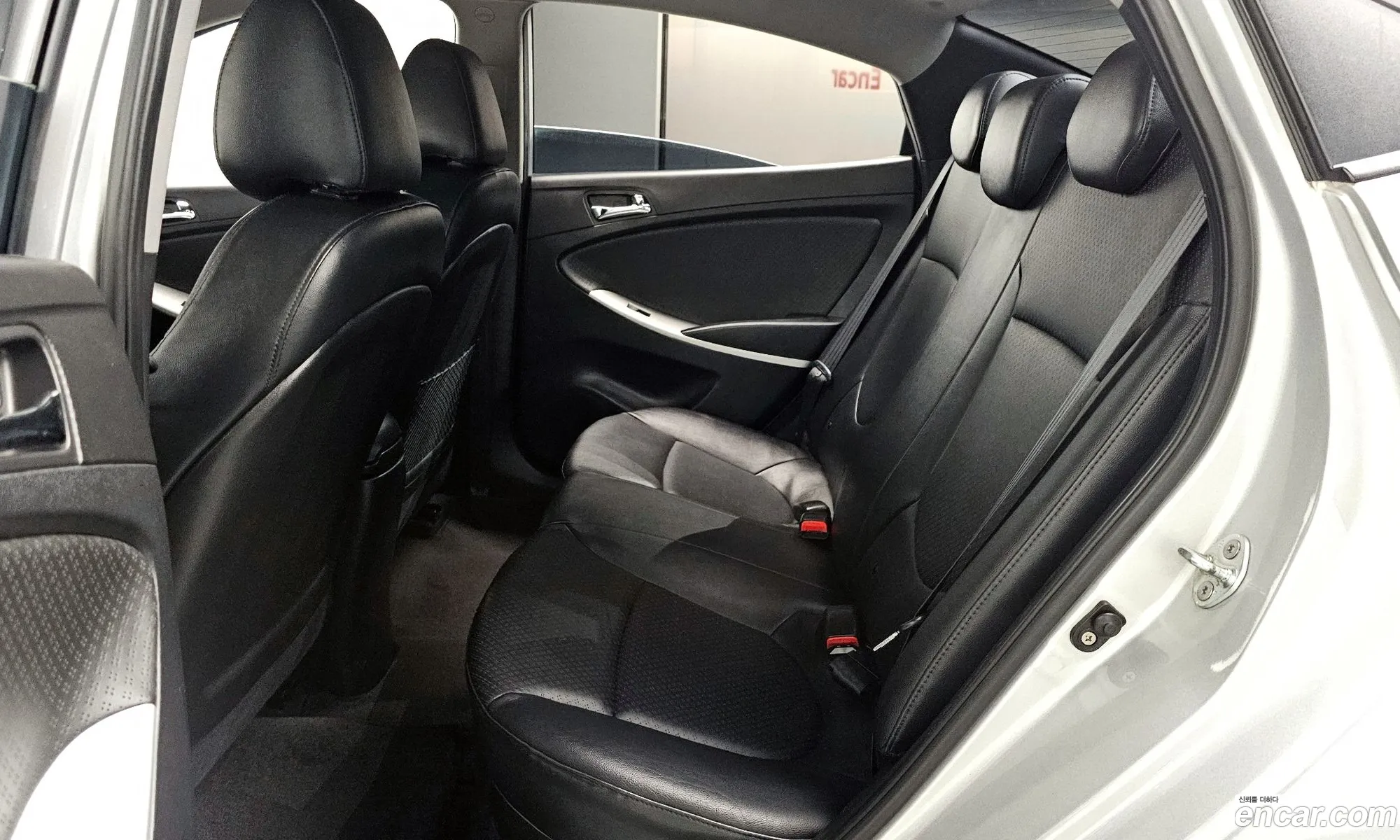 Hyundai Accent 2011 — 16