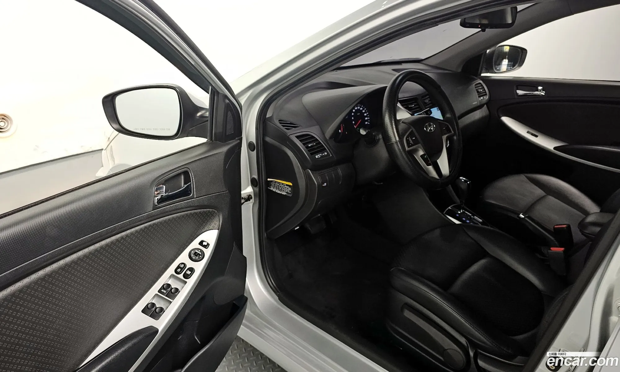 Hyundai Accent 2011 — 23