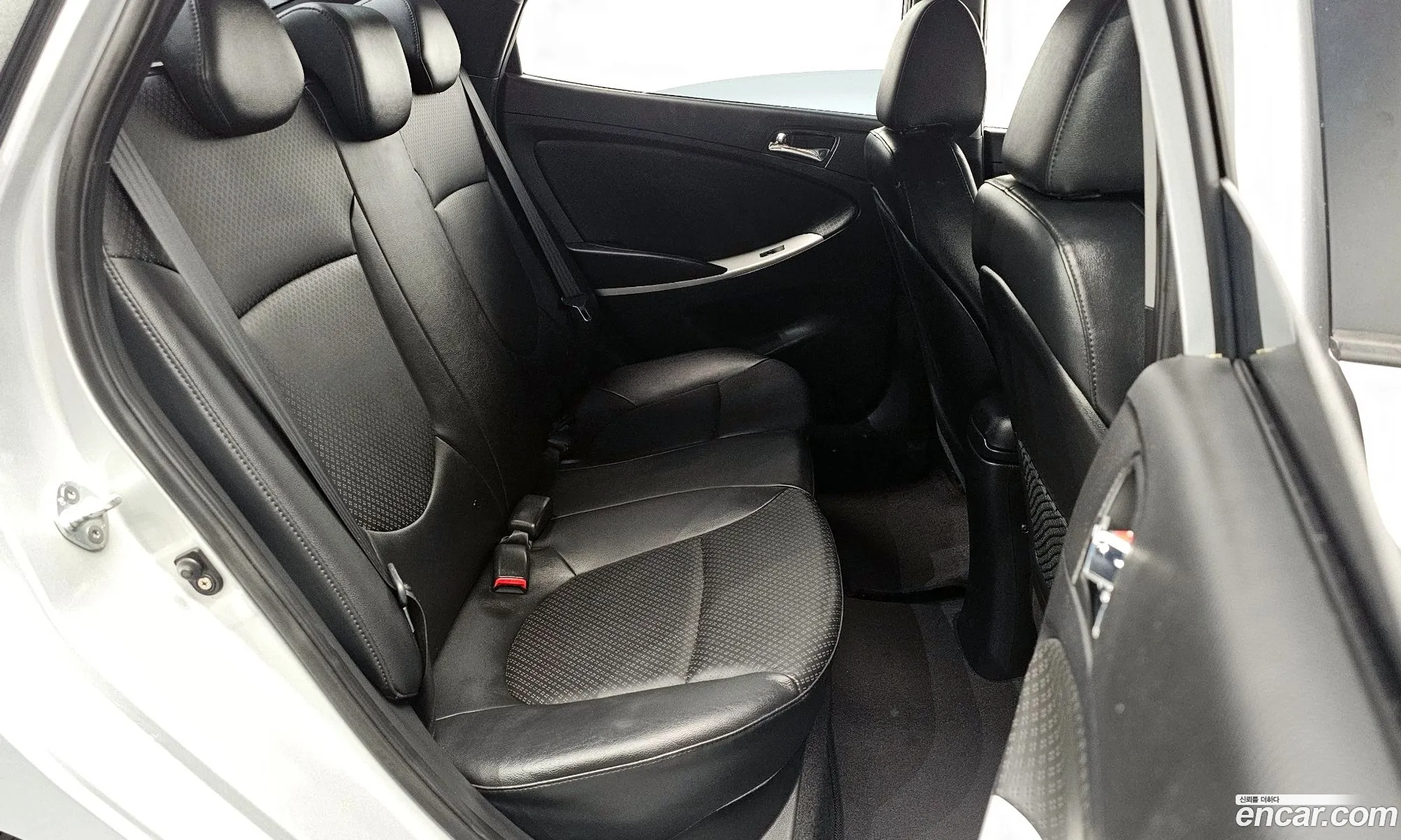 Hyundai Accent 2011 — 3