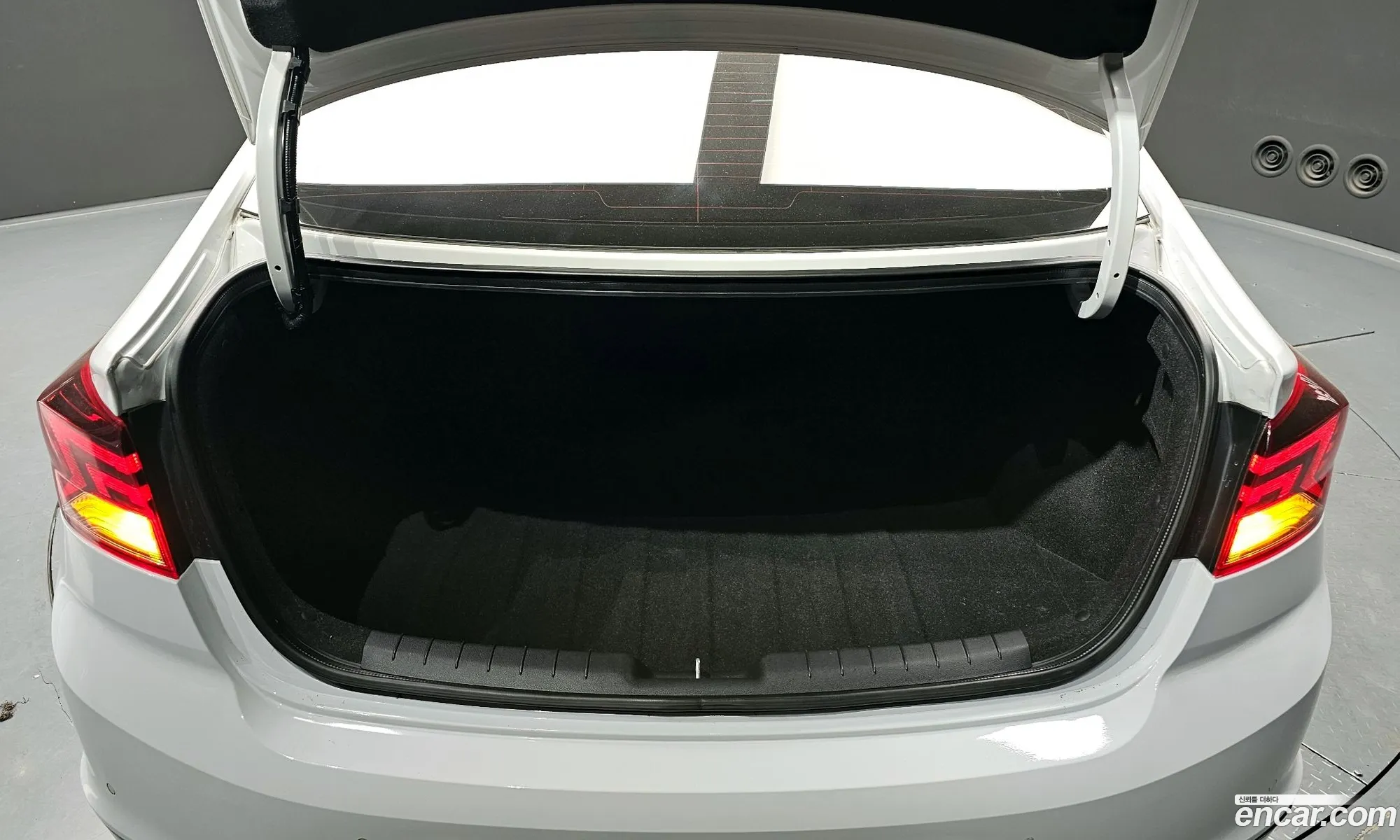 Hyundai Elantra AD 2019 — 3
