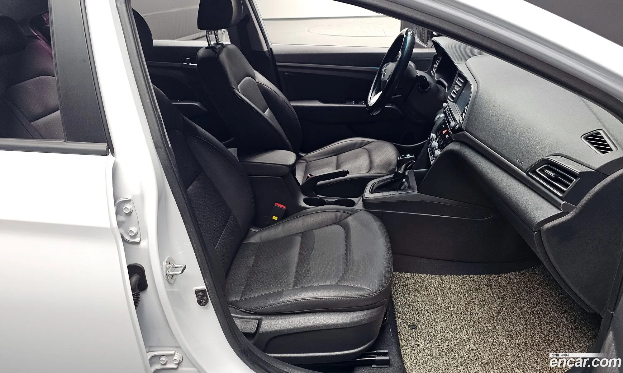 Hyundai Elantra AD 2019 — 5