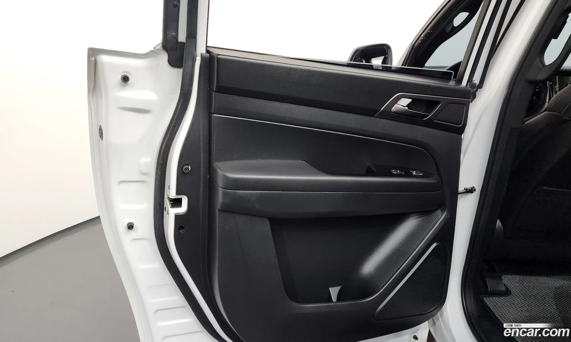 KG Mobility (SsangYong) Rexton Sports Khan 2022 — 26