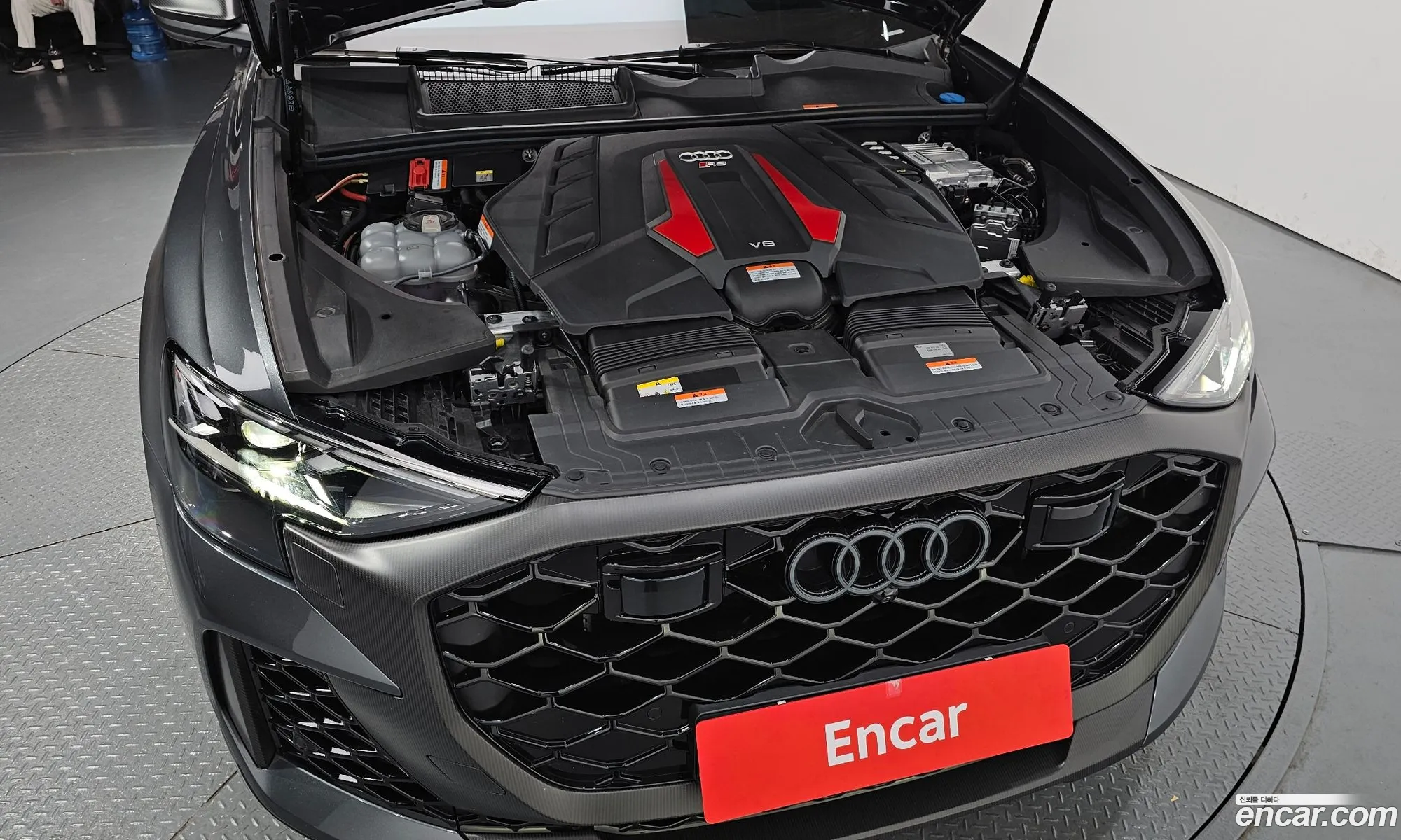 Audi RSQ8 2025 WUAZZZF11SD018796 — 18