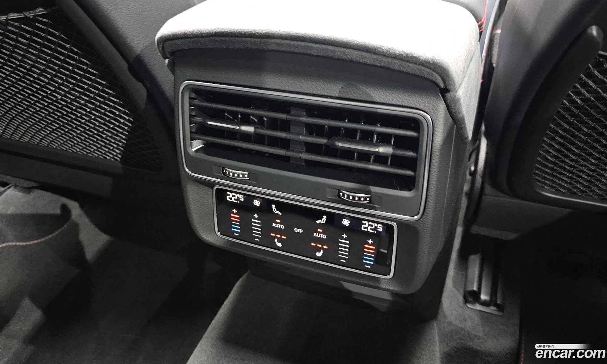 Audi RSQ8 2025 WUAZZZF11SD018796 — 20