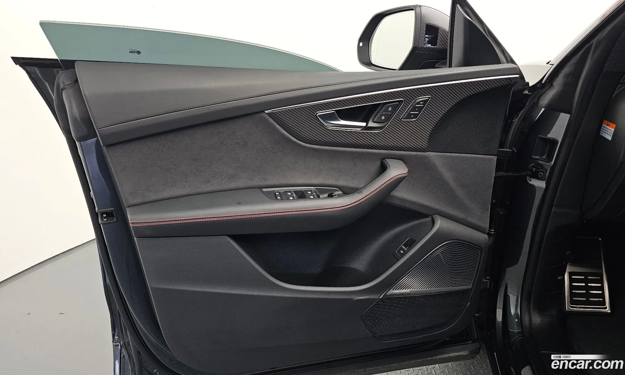 Audi RSQ8 2025 WUAZZZF11SD018796 — 31