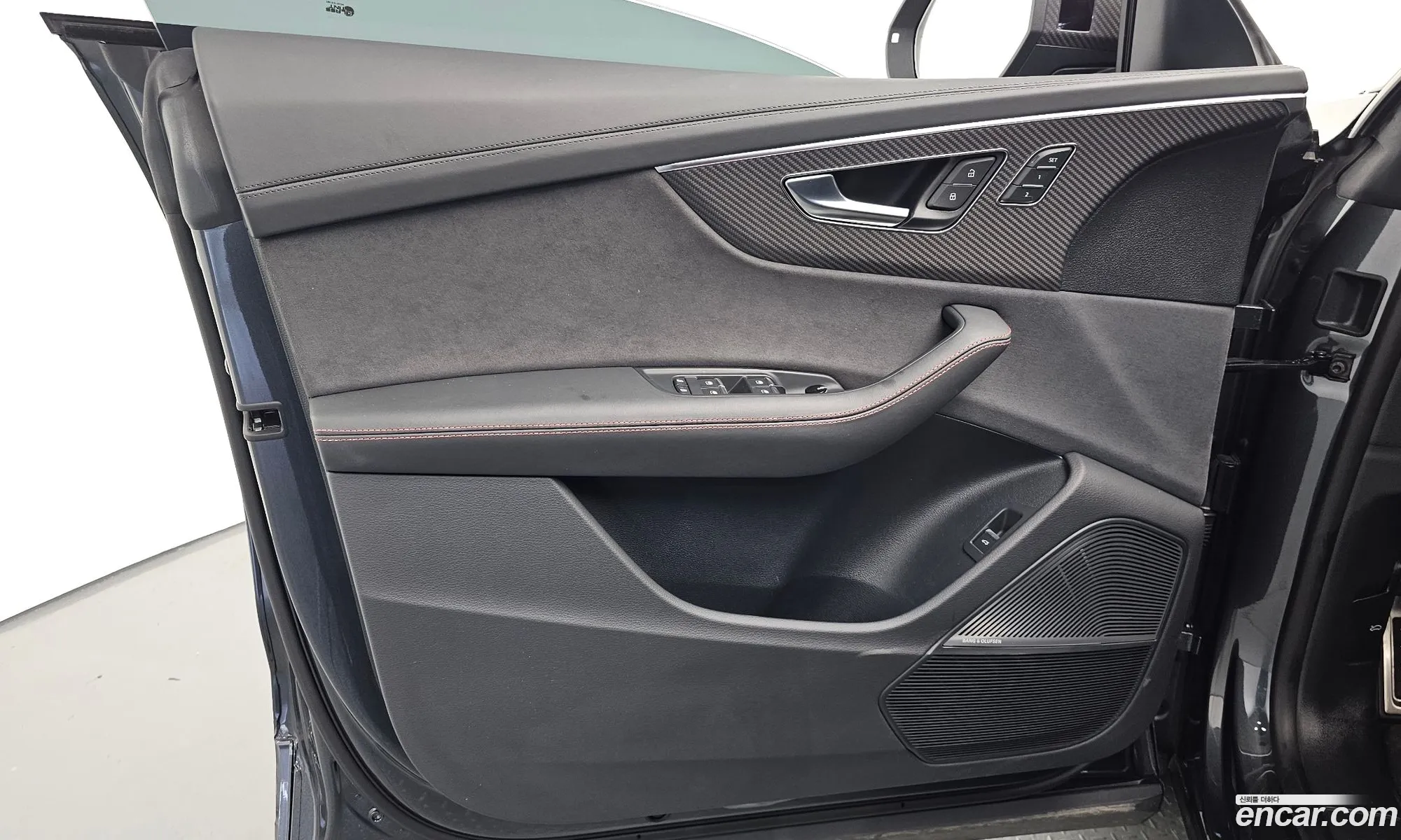 Audi RSQ8 2025 WUAZZZF11SD018796 — 35