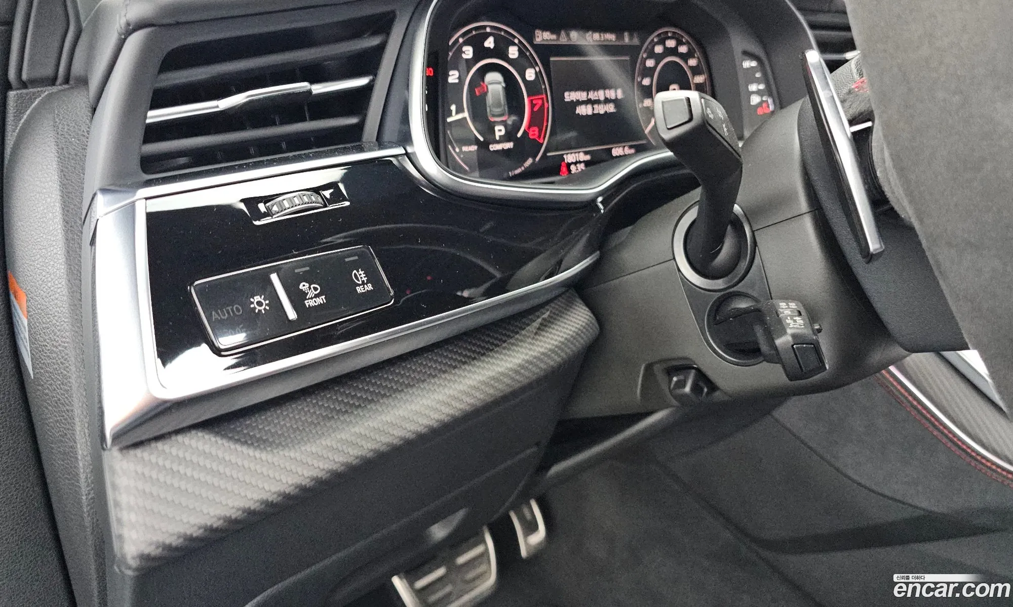 Audi RSQ8 2025 WUAZZZF11SD018796 — 10