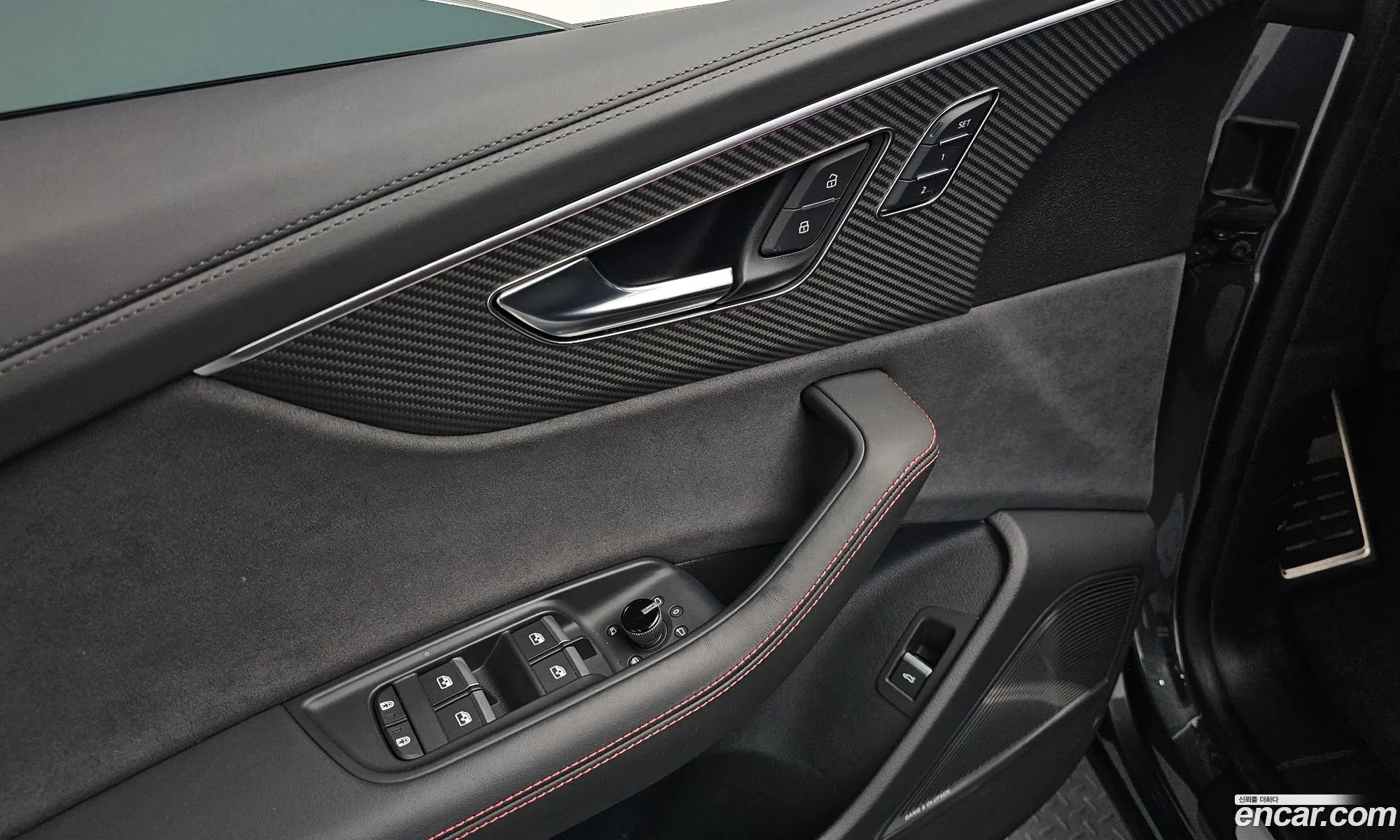 Audi RSQ8 2025 WUAZZZF11SD018796 — 3