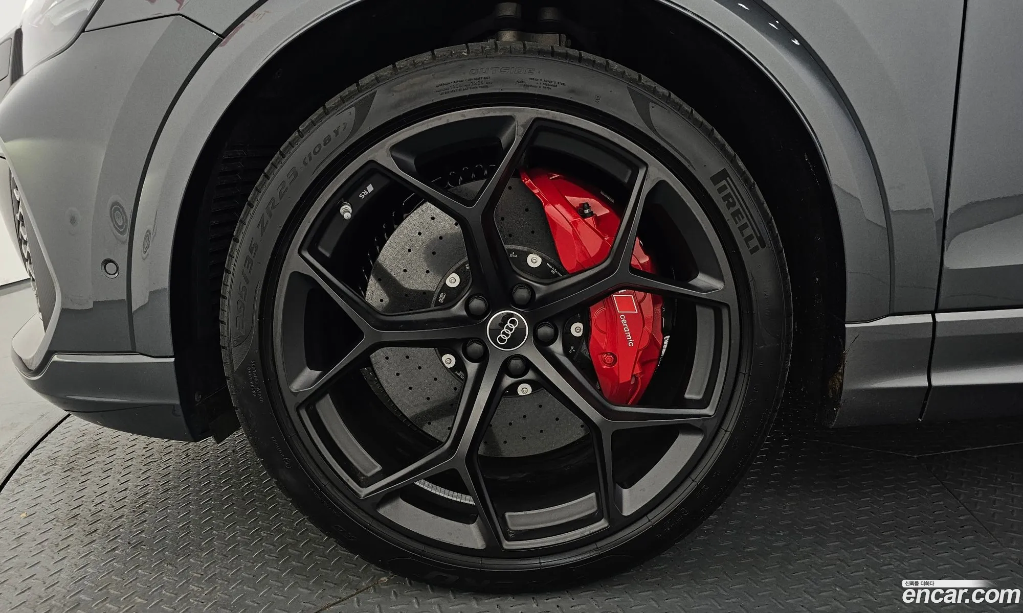 Audi RSQ8 2025 WUAZZZF11SD018796 — 33