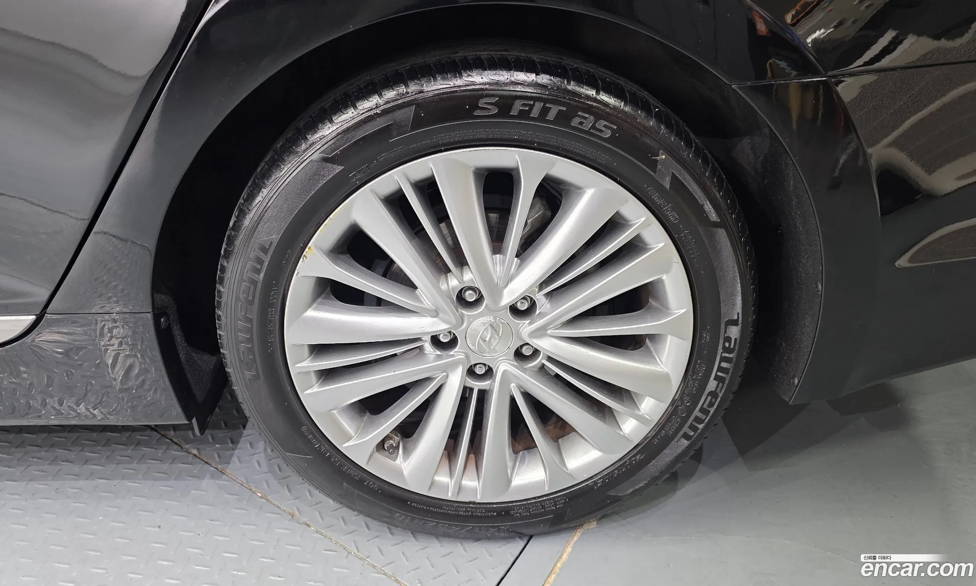 Hyundai Aslan 2015 — 16