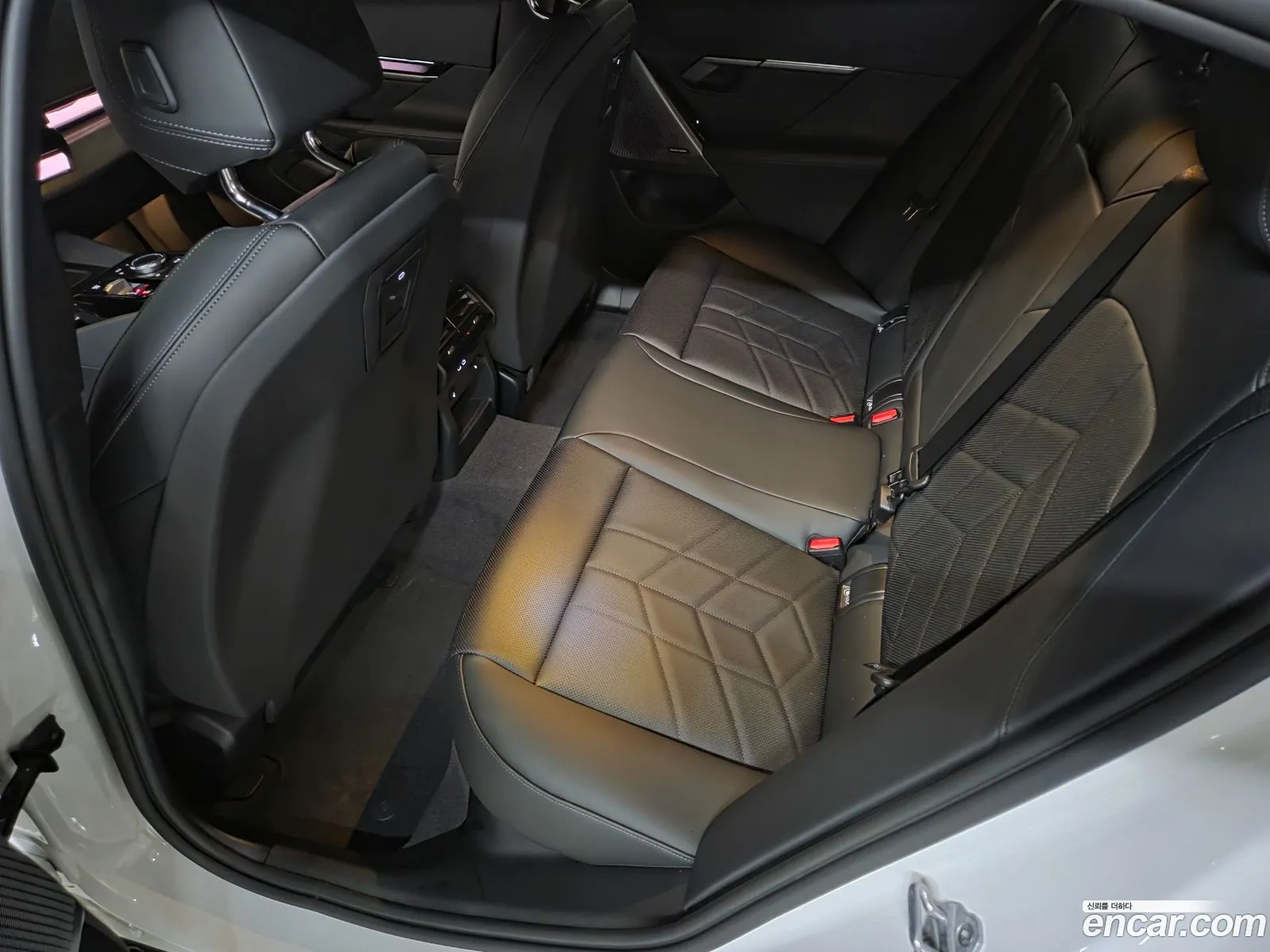 BMW 5 Series 2025 — 11