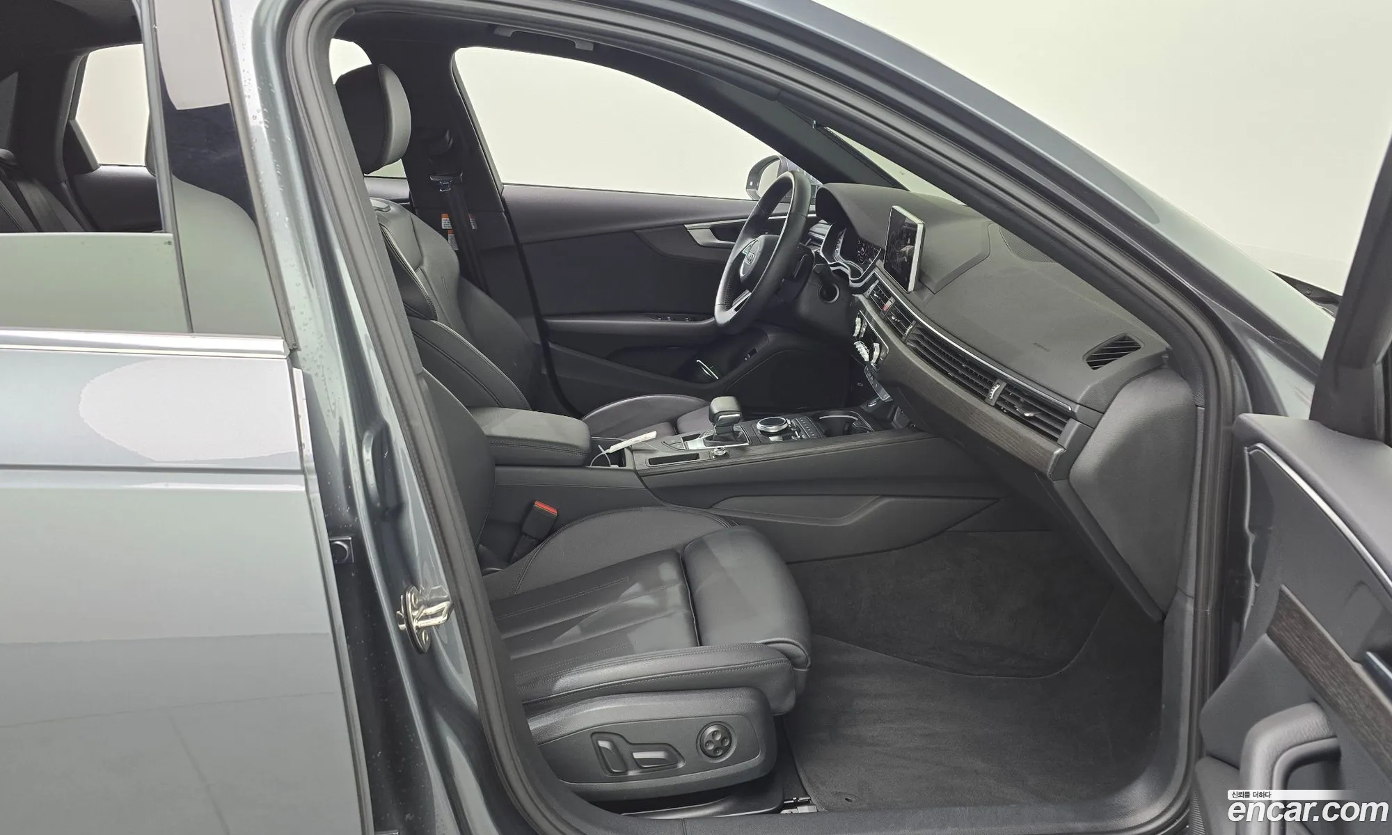 Audi A4 2019 WAUZZZF46KA123856 — 5