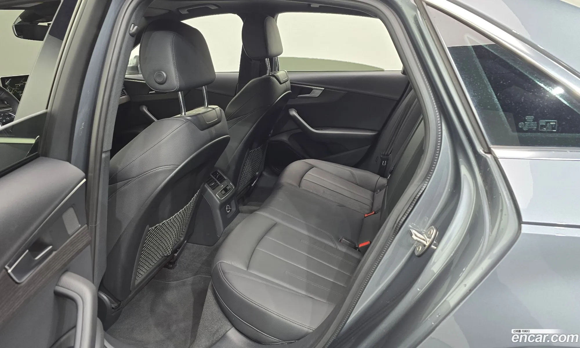 Audi A4 2019 WAUZZZF46KA123856 — 17