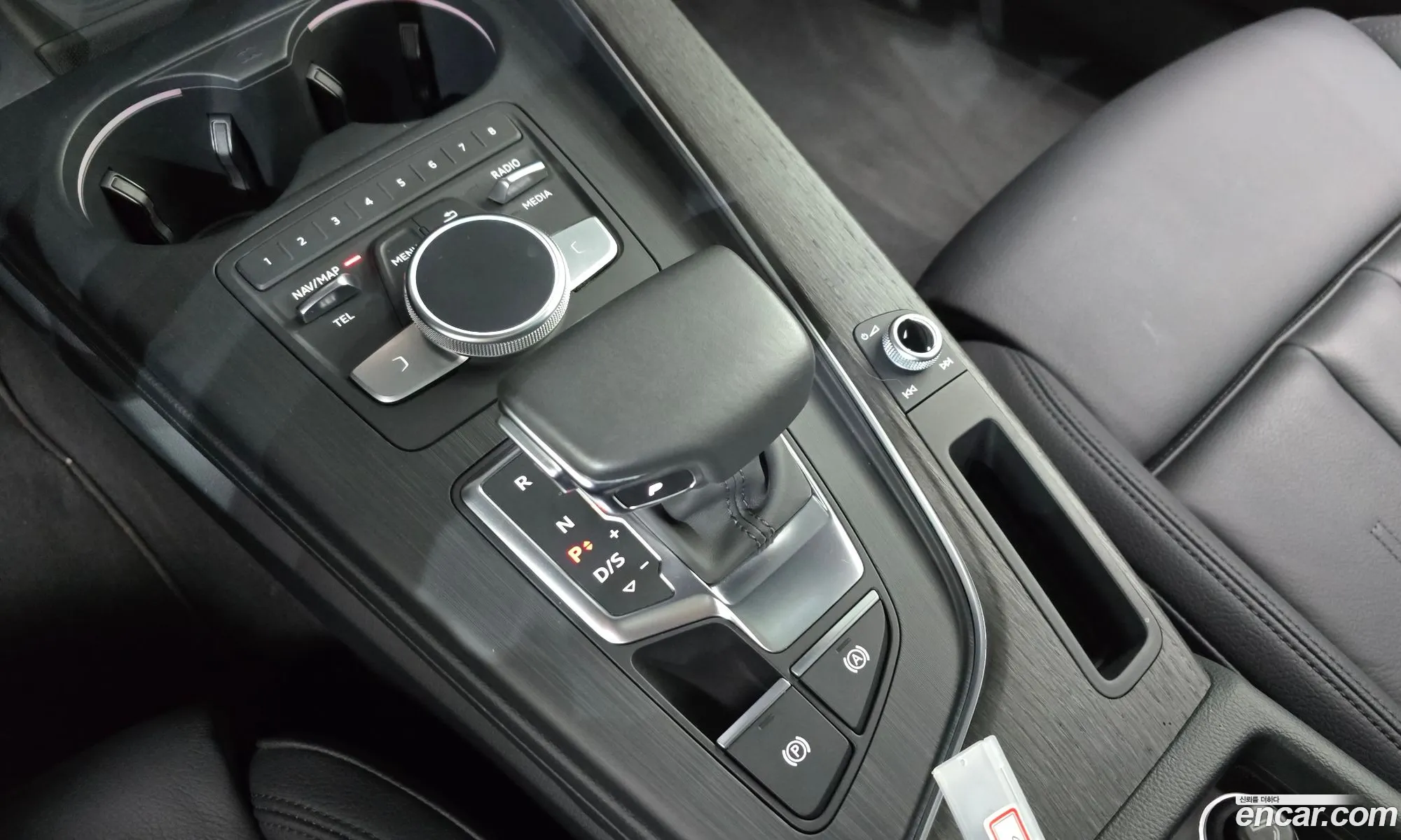 Audi A4 2019 WAUZZZF46KA123856 — 25