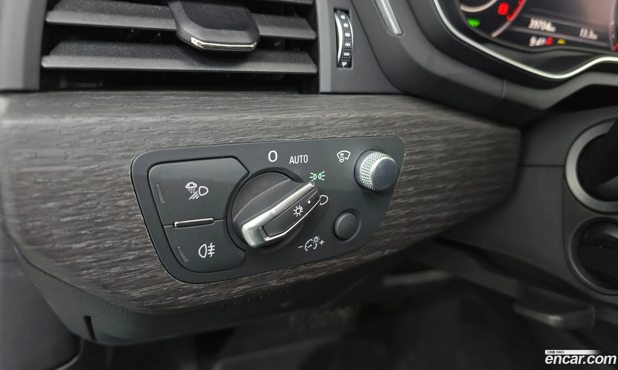 Audi A4 2019 WAUZZZF46KA123856 — 16