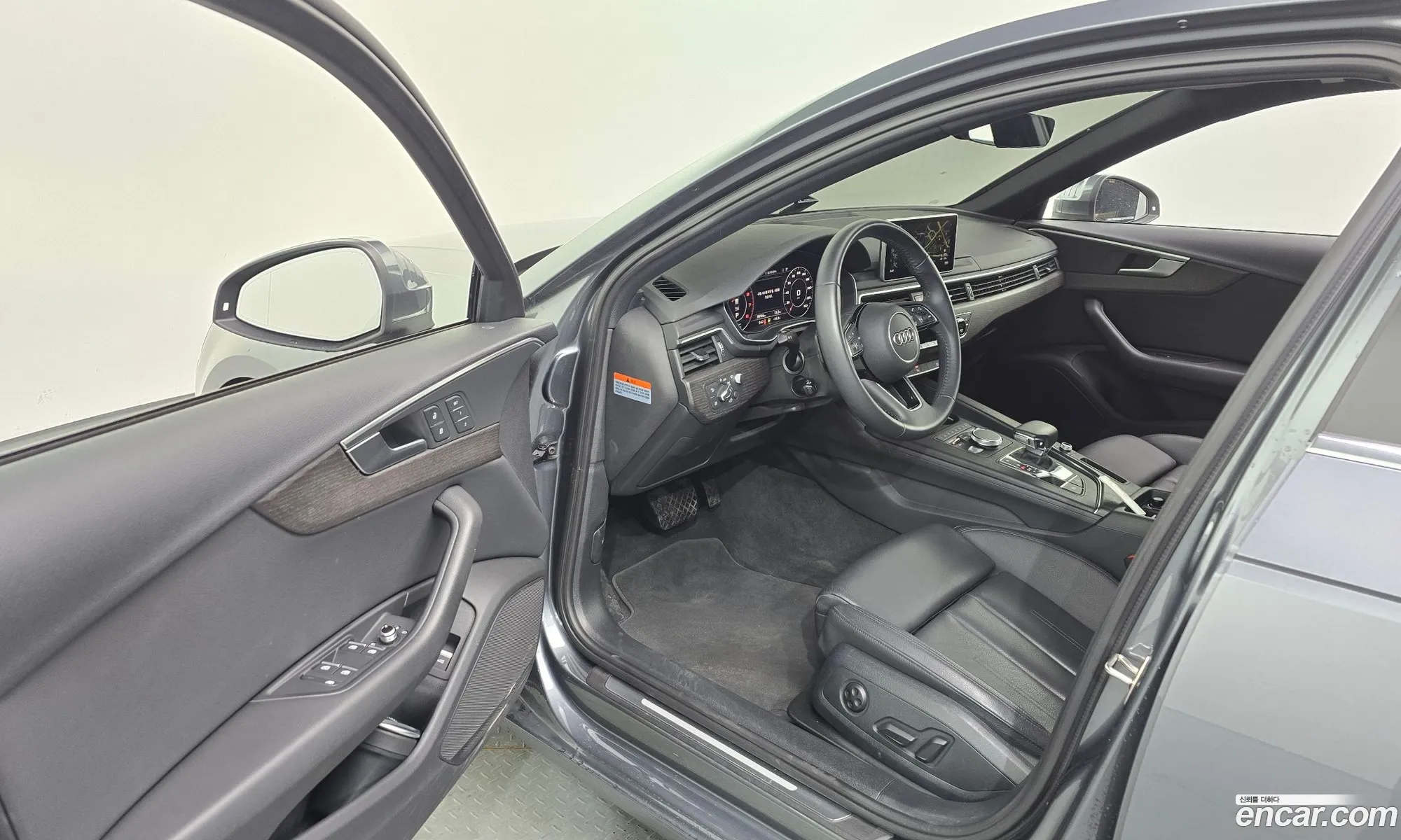 Audi A4 2019 WAUZZZF46KA123856 — 19