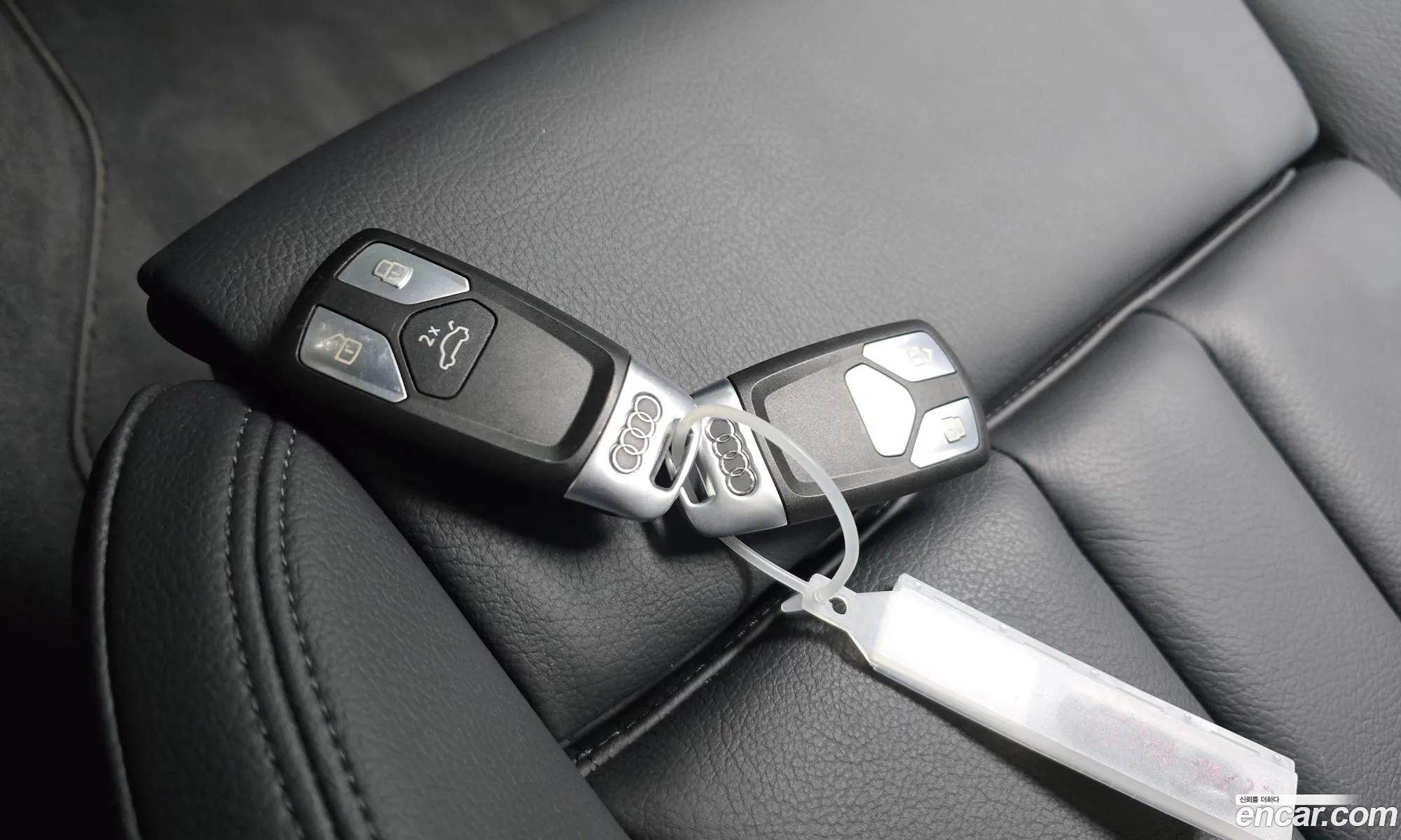 Audi A4 2019 WAUZZZF46KA123856 — 3