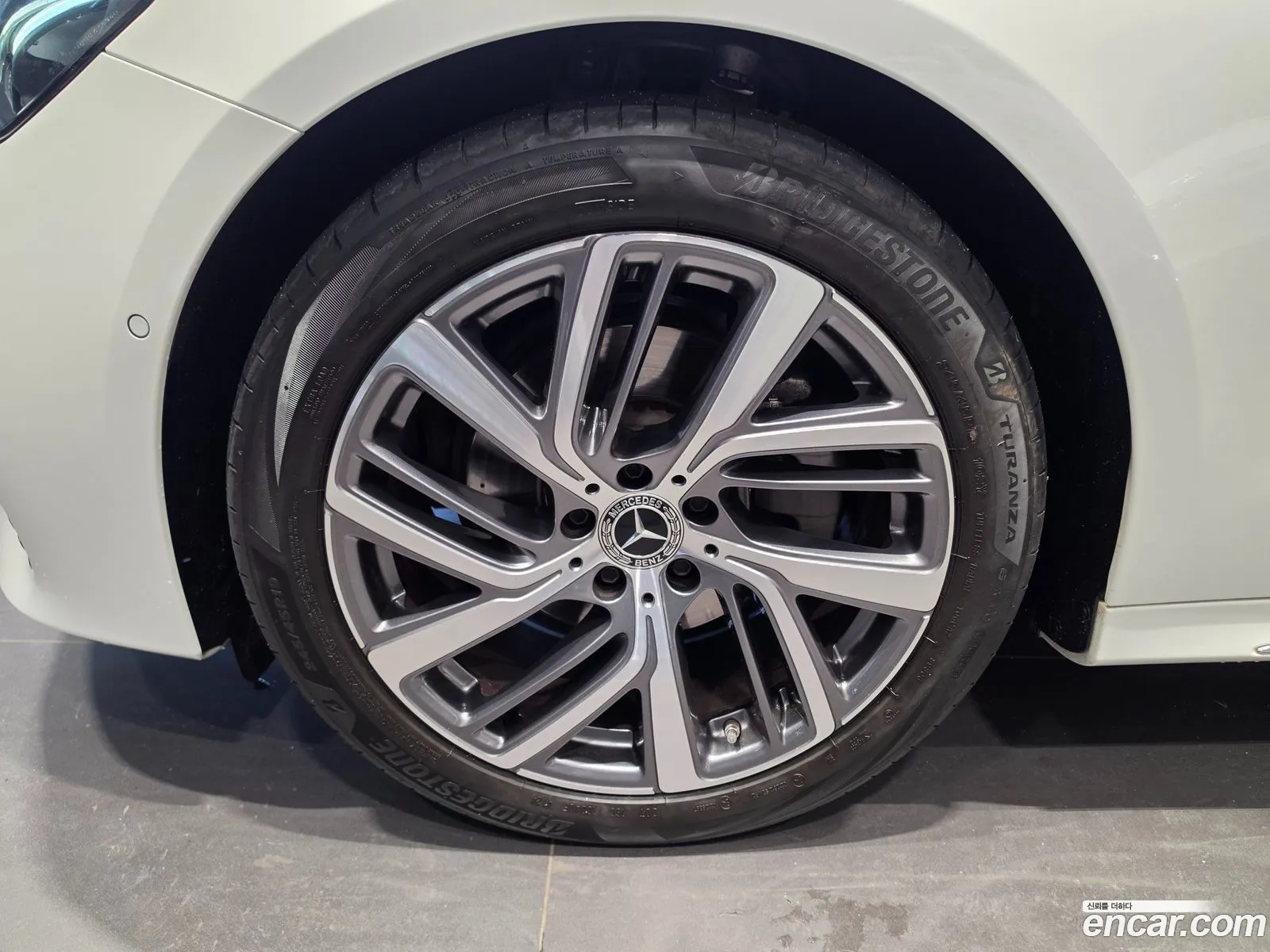 Mercedes-Benz E-Class W214 2025 — 16