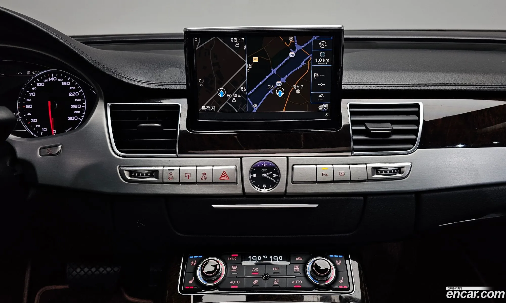 Audi A8 2013 WAUZZZ4H7DN033763 — 32