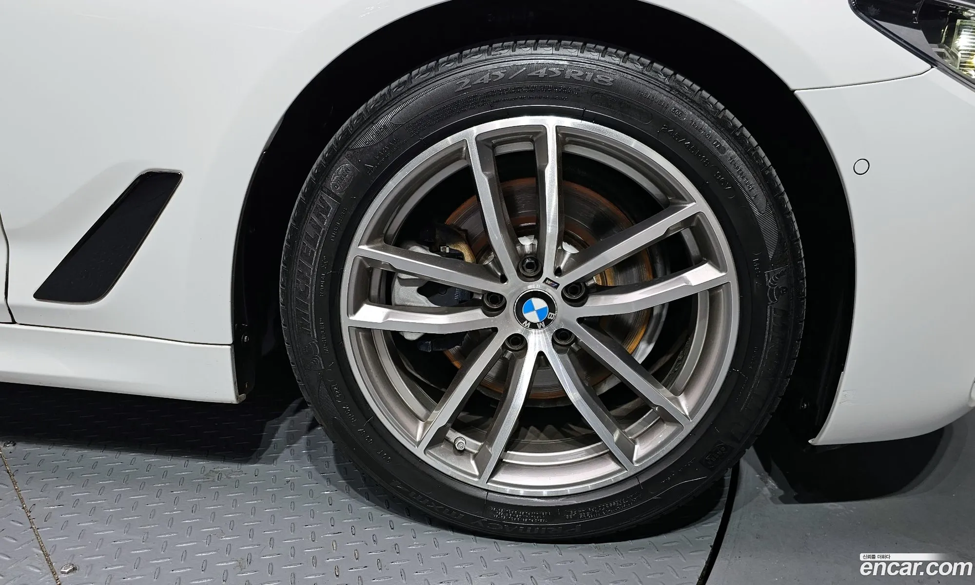 BMW 5 Series 2017 — 28