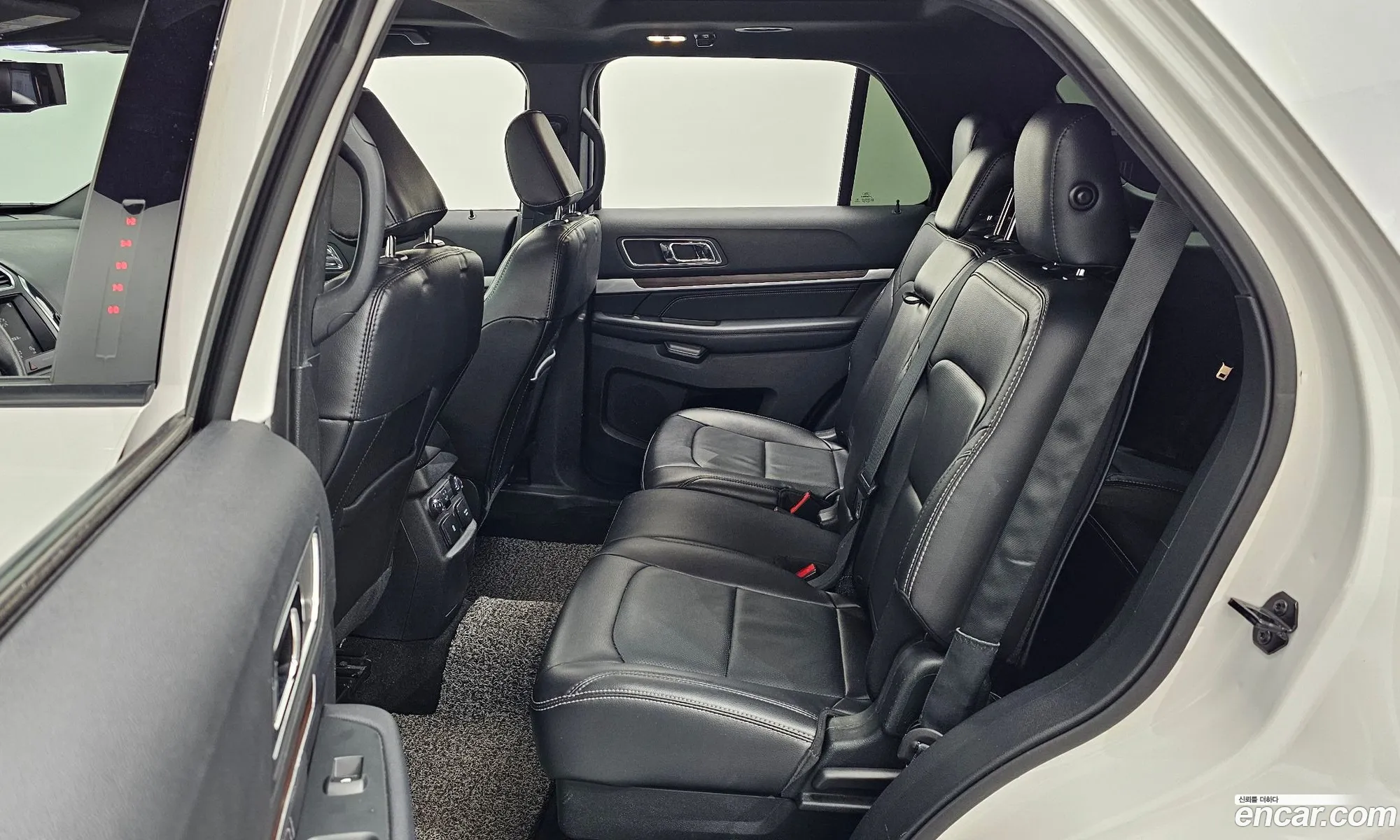 Ford Explorer 2019 1FM5K8FH0KGA33176 — 24