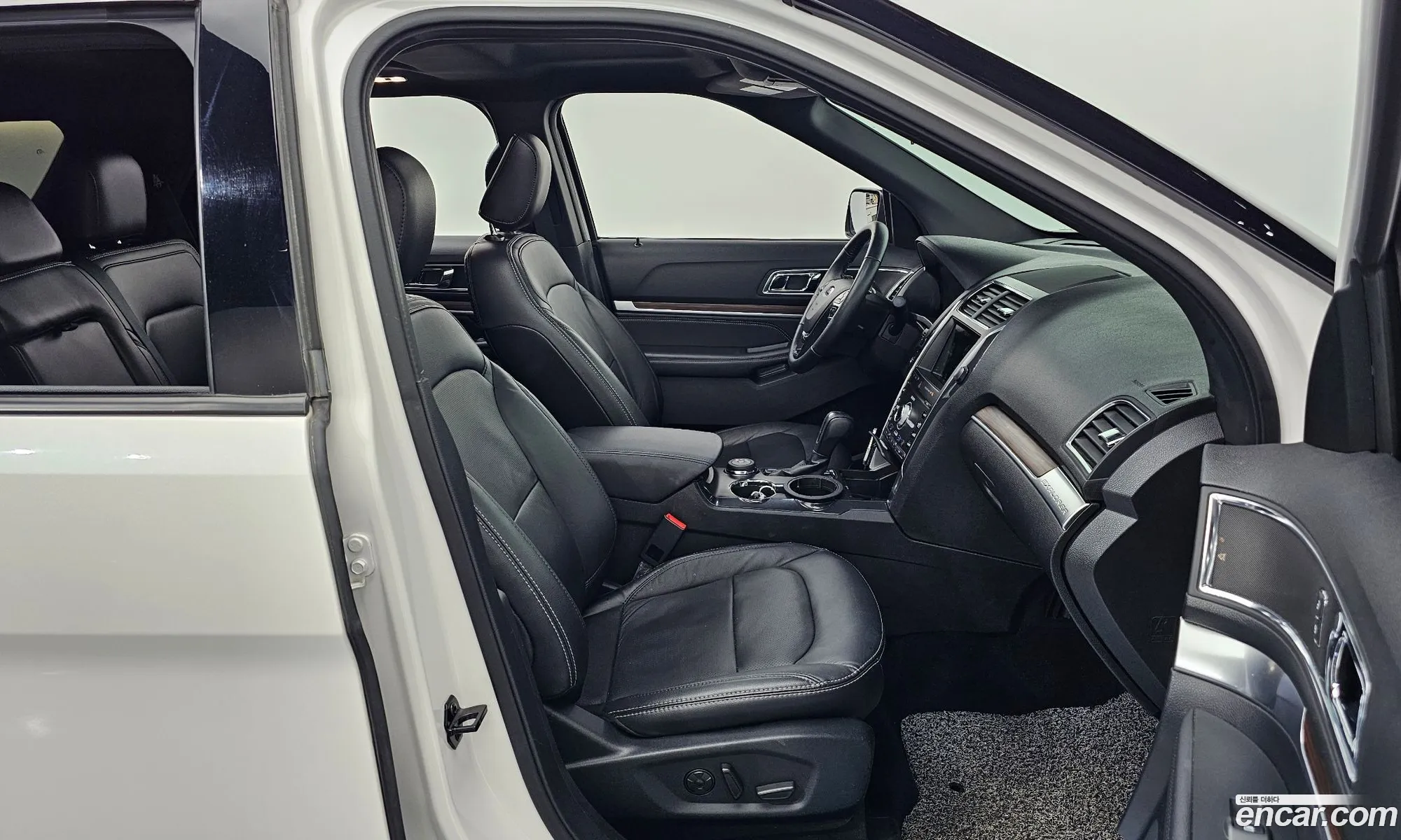 Ford Explorer 2019 1FM5K8FH0KGA33176 — 19