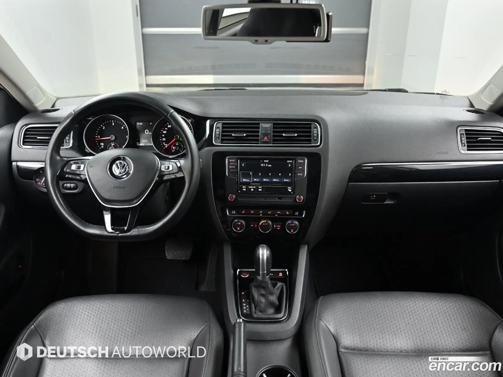 Volkswagen Jetta 2015 — 16