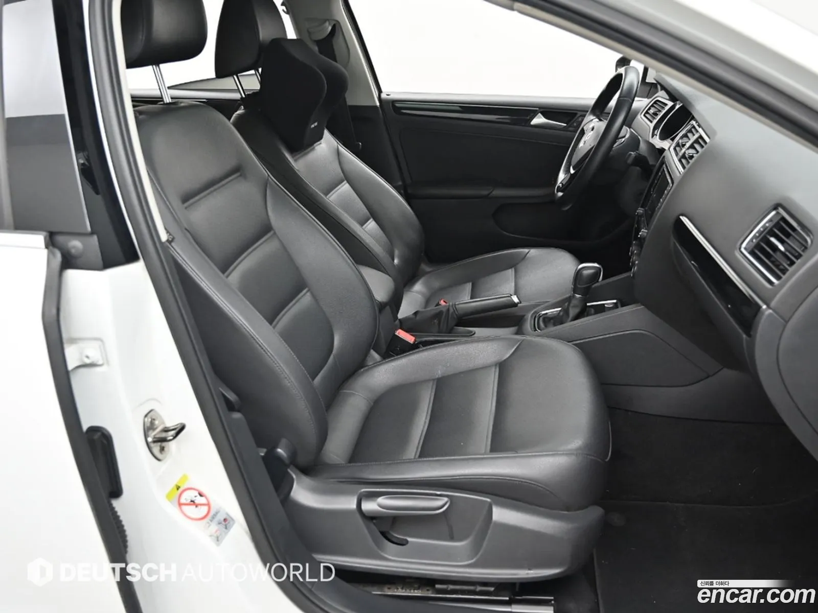 Volkswagen Jetta 2015 — 14