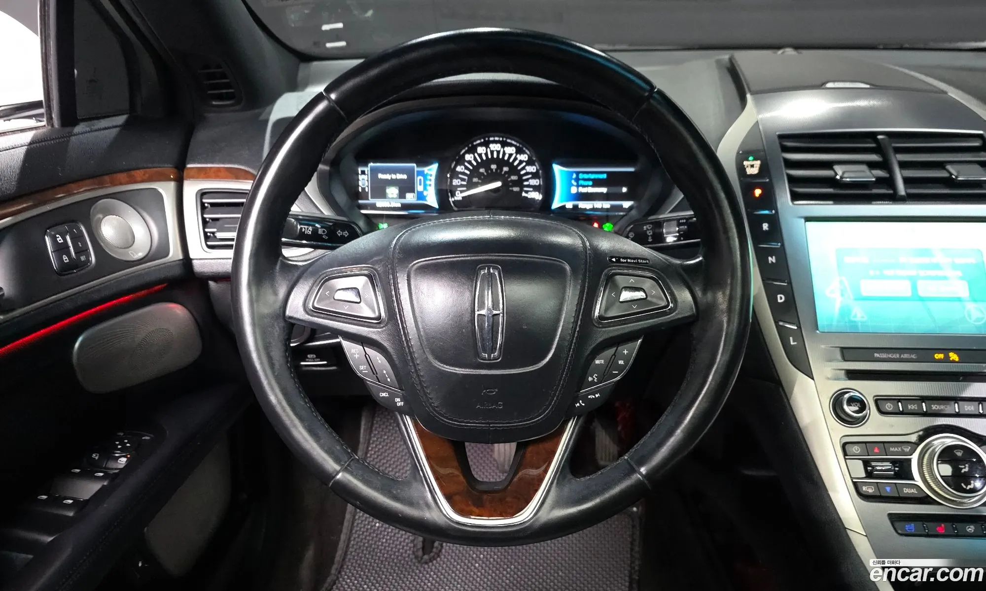 Lincoln MKZ 2018 3LN6L5MU1JR609266 — 5