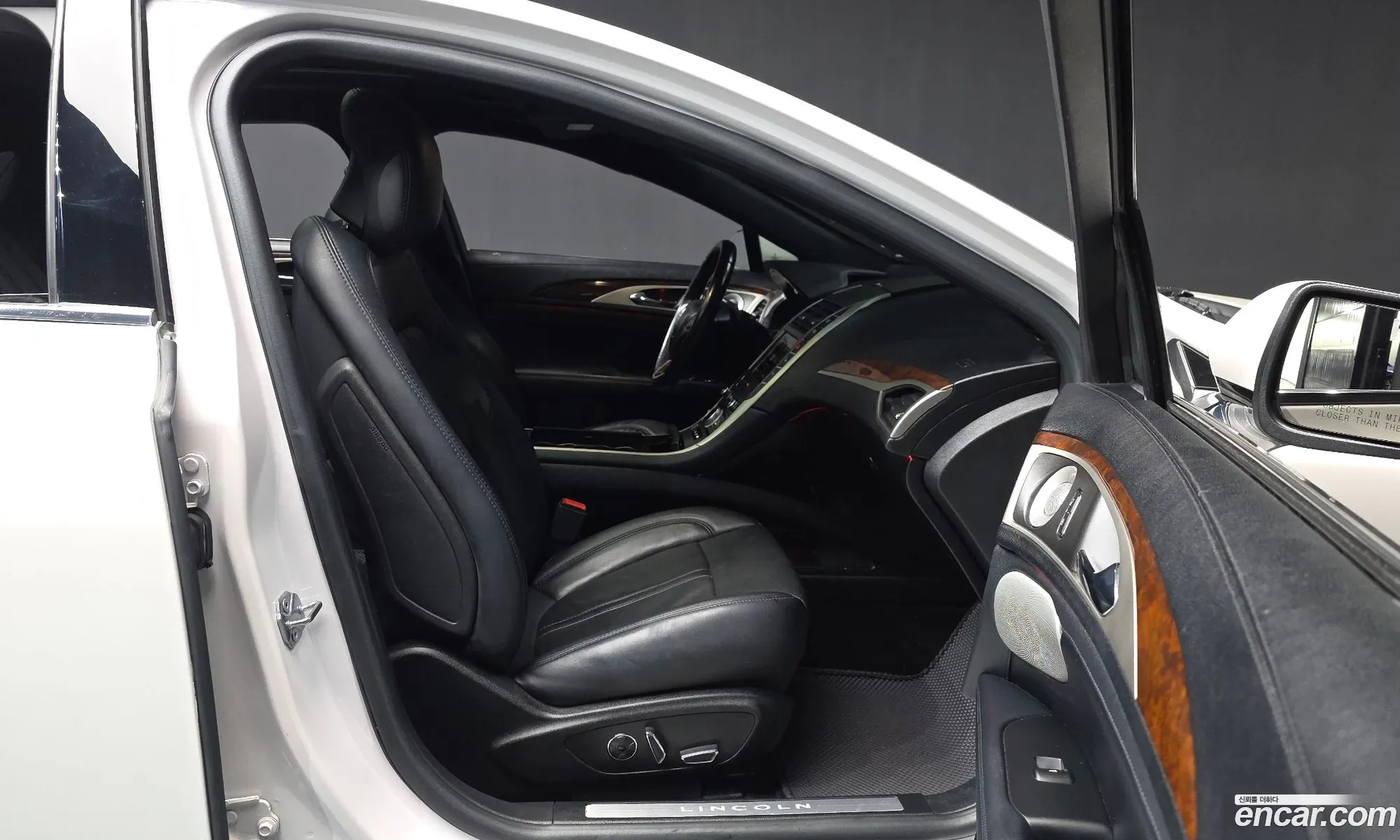 Lincoln MKZ 2018 3LN6L5MU1JR609266 — 20