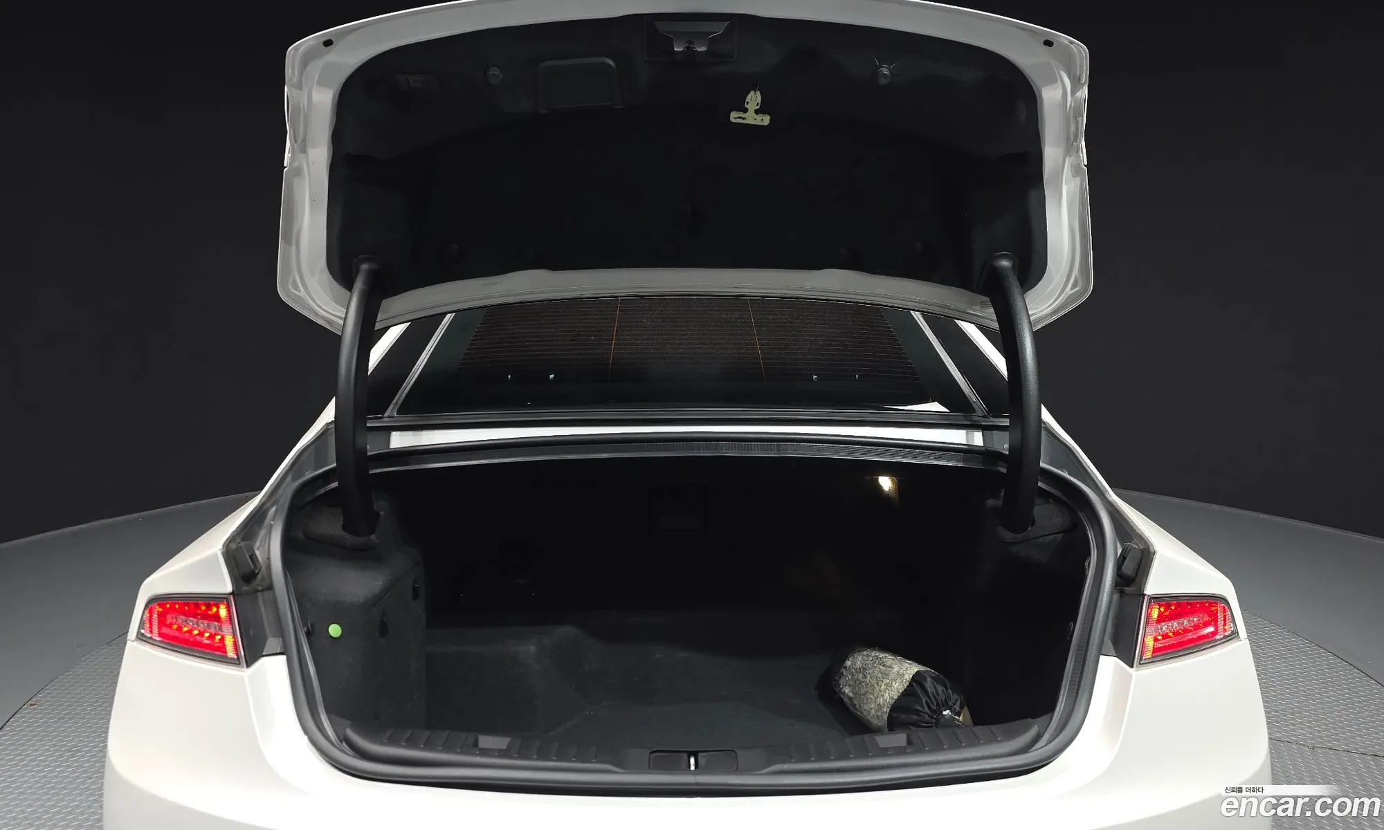 Lincoln MKZ 2018 3LN6L5MU1JR609266 — 16