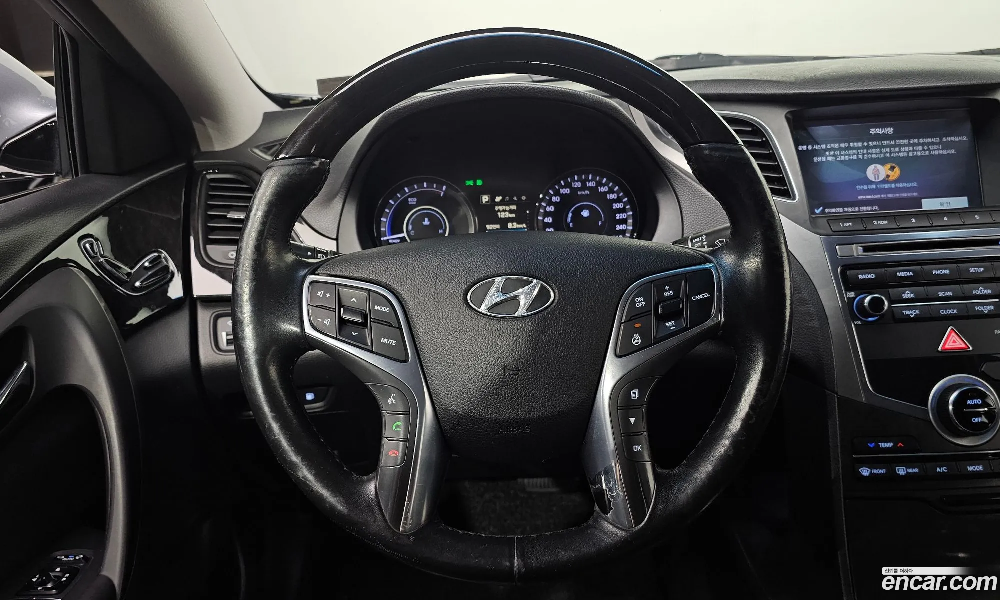 Hyundai Grandeur HG Hybrid 2016 — 10