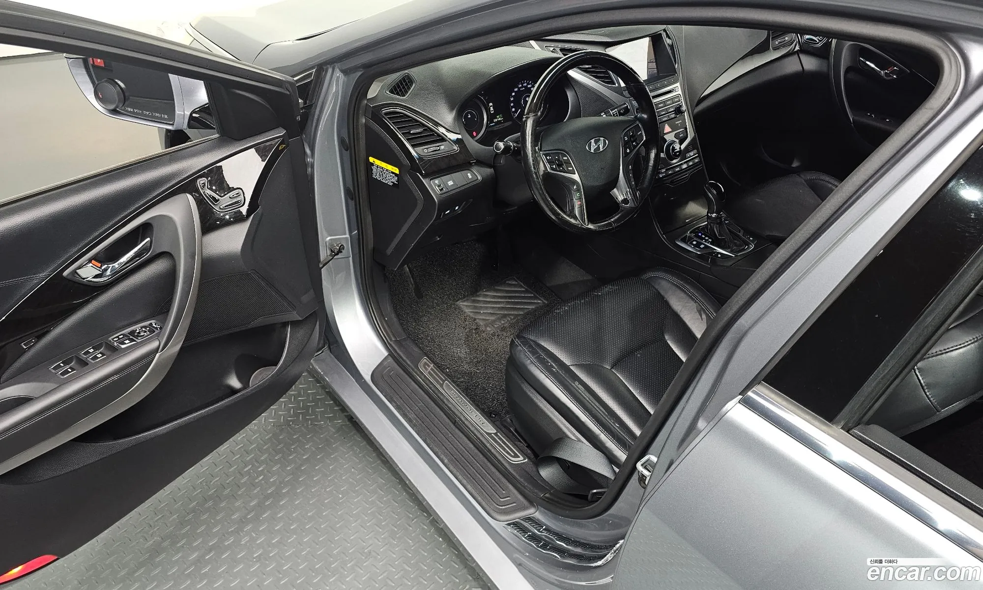 Hyundai Grandeur HG Hybrid 2016 — 13