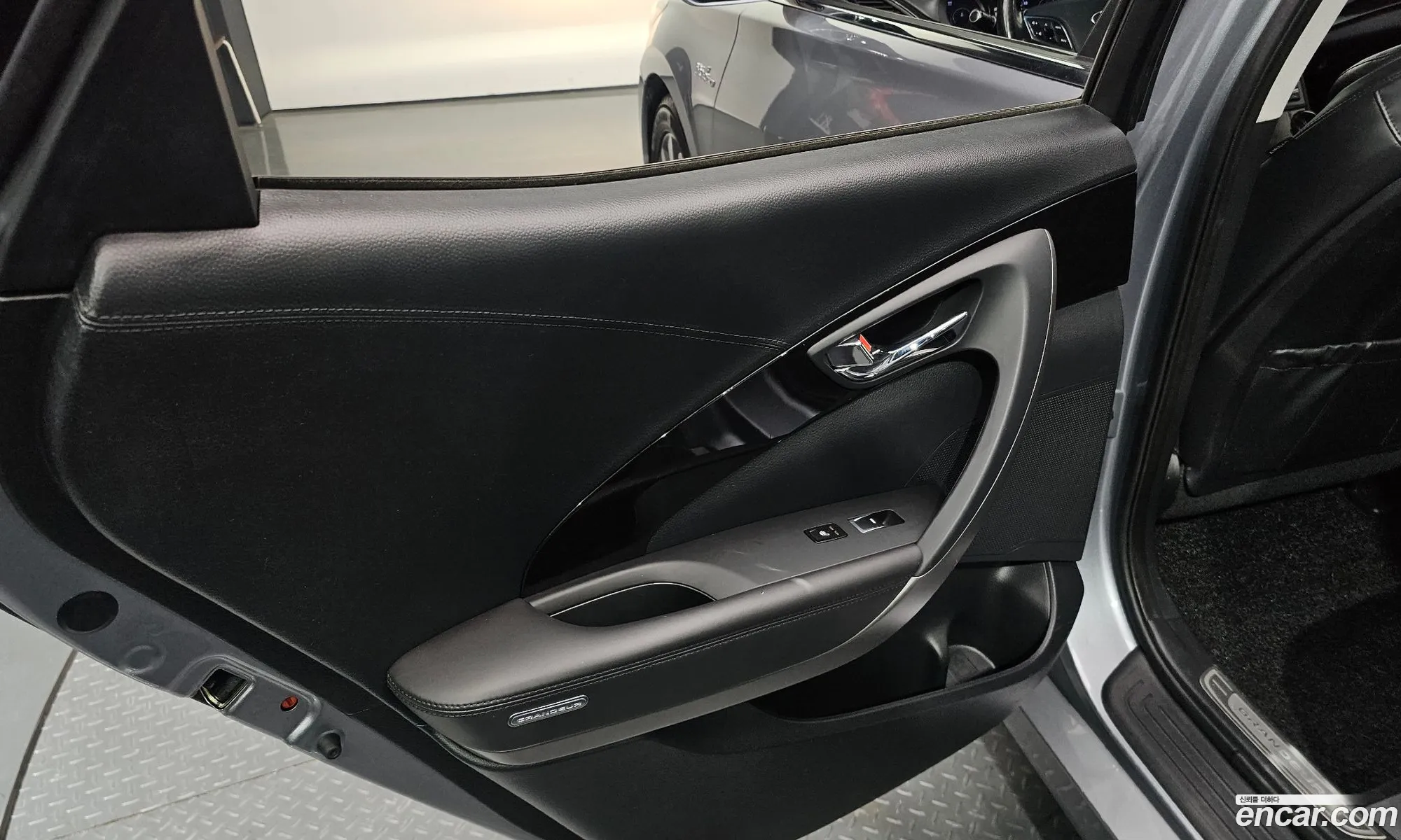 Hyundai Grandeur HG Hybrid 2016 — 21