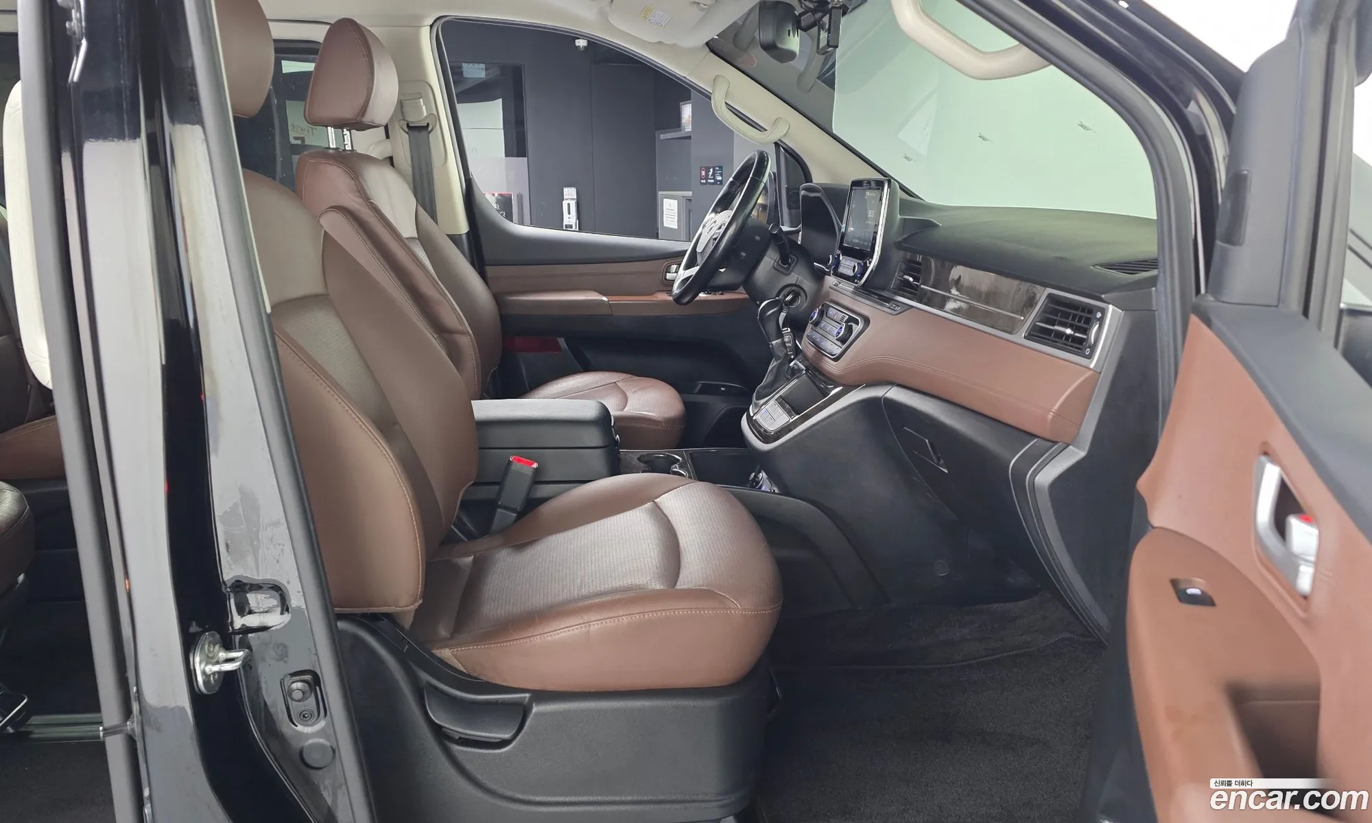Hyundai Grand Starex 2020 — 17