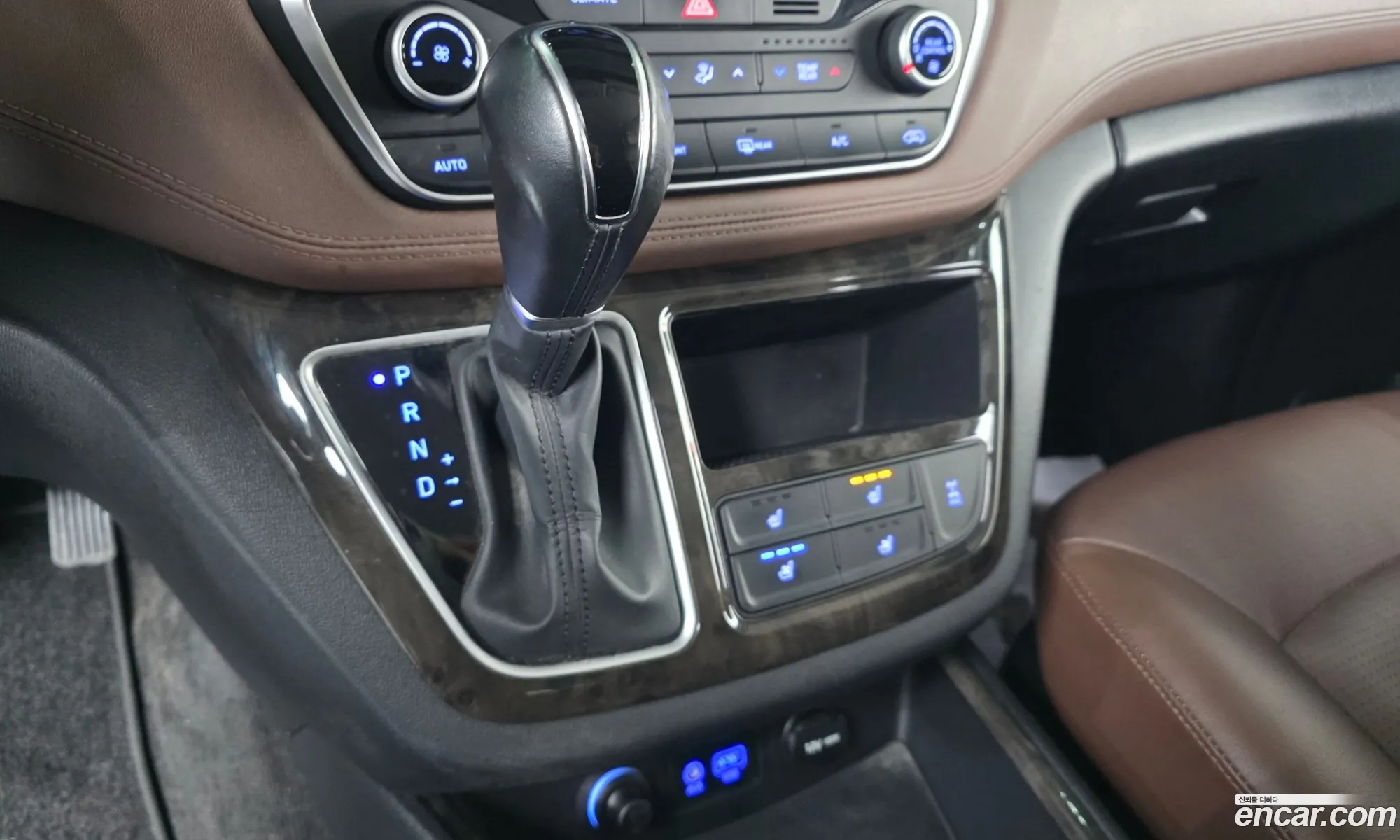Hyundai Grand Starex 2020 — 15