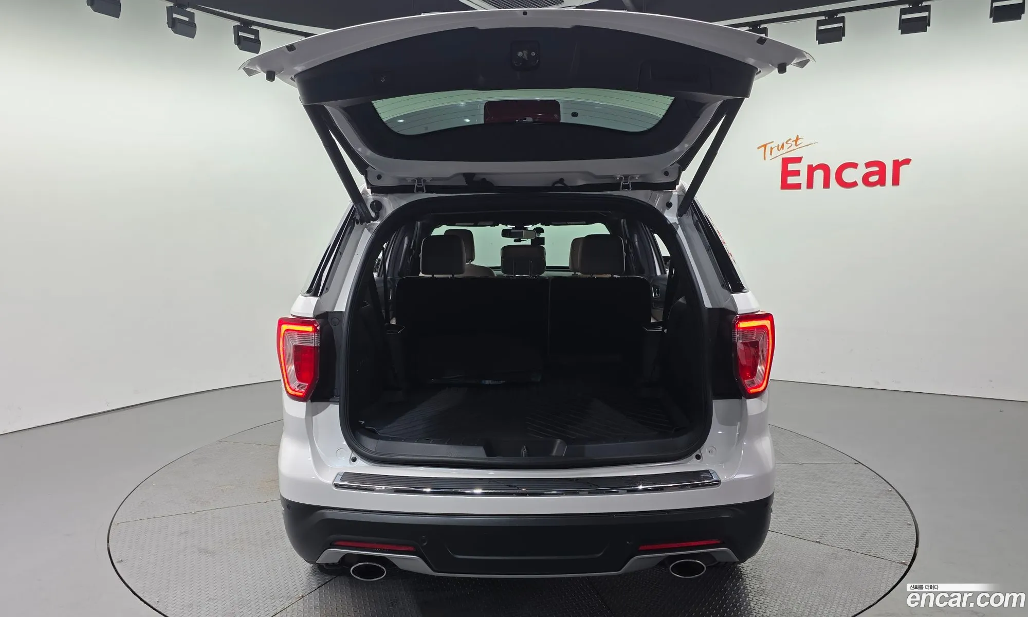 Ford Explorer 2018 1FM5K8FH5JGB23289 — 14