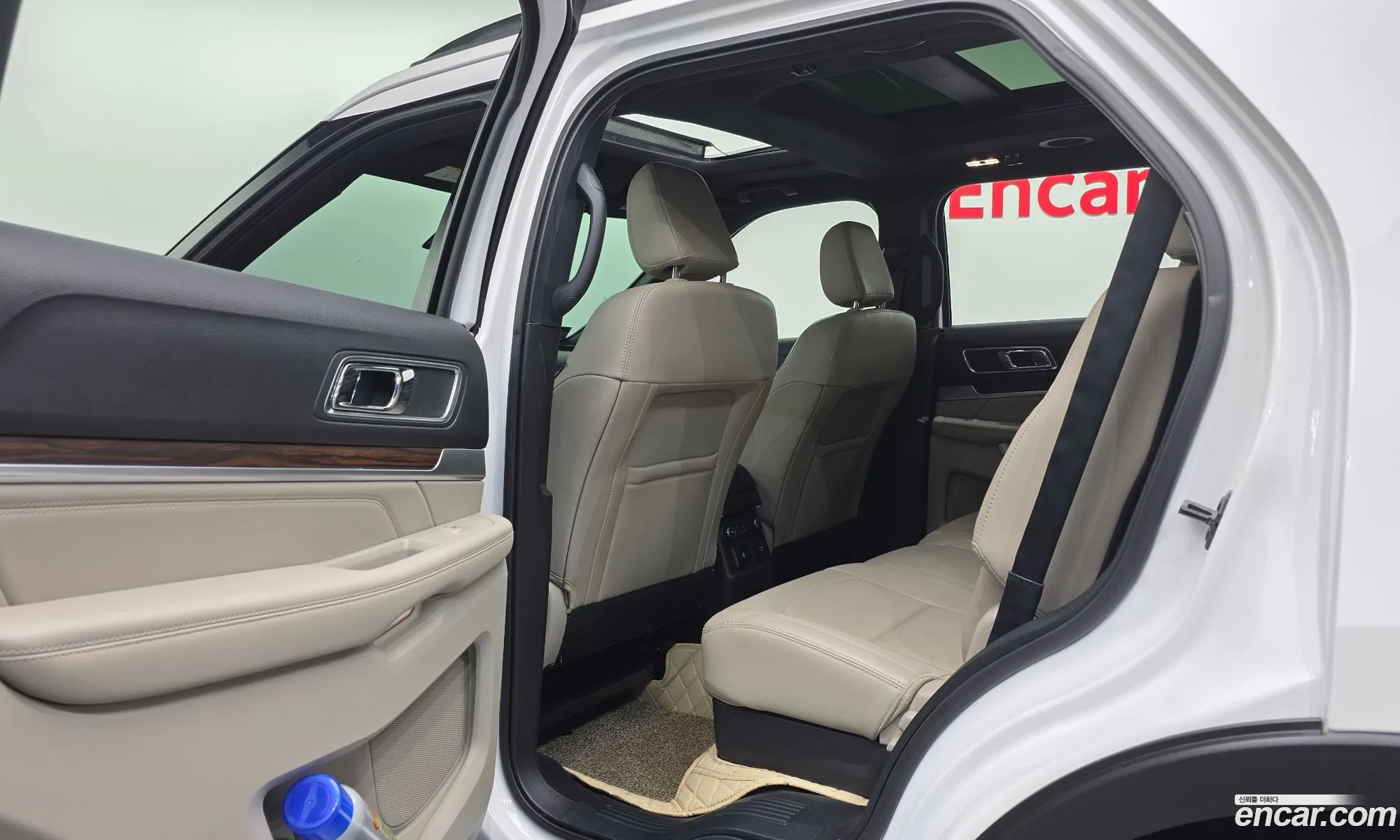 Ford Explorer 2018 1FM5K8FH5JGB23289 — 18